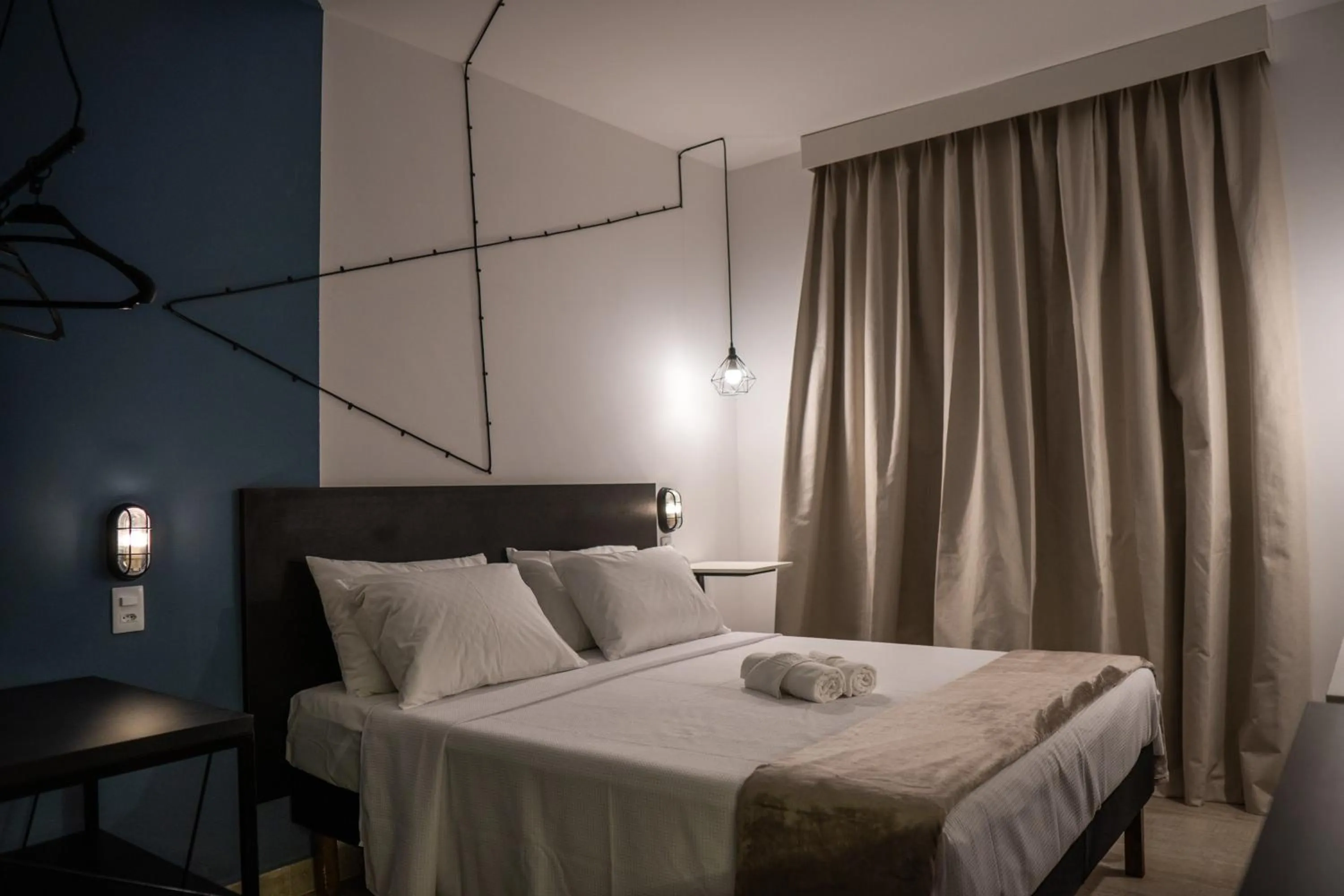 Bedroom, Bed in Front Comfort Teófilo Otoni