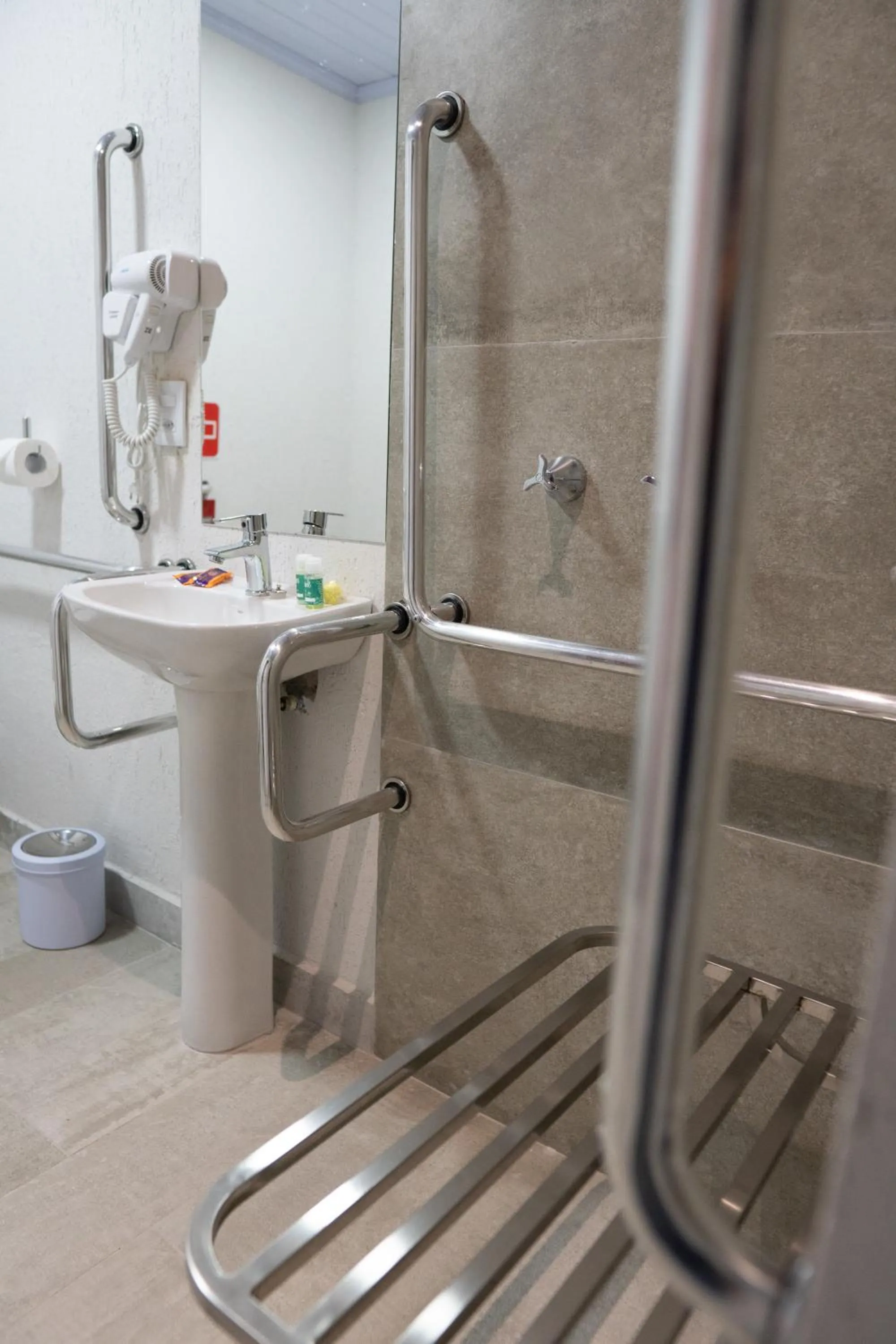 Bathroom in Front Comfort Teófilo Otoni