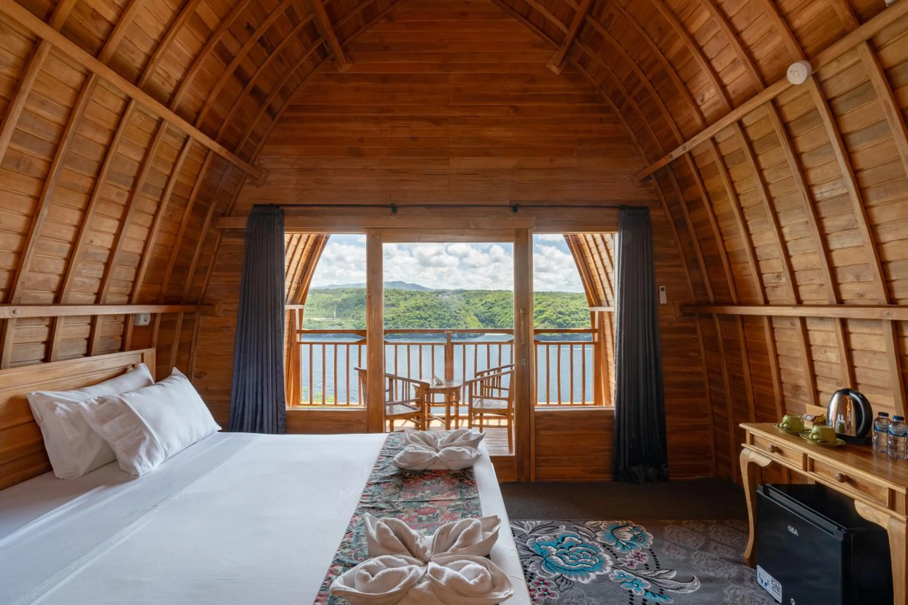 Bed in Butterfly Villas Nusa Ceningan