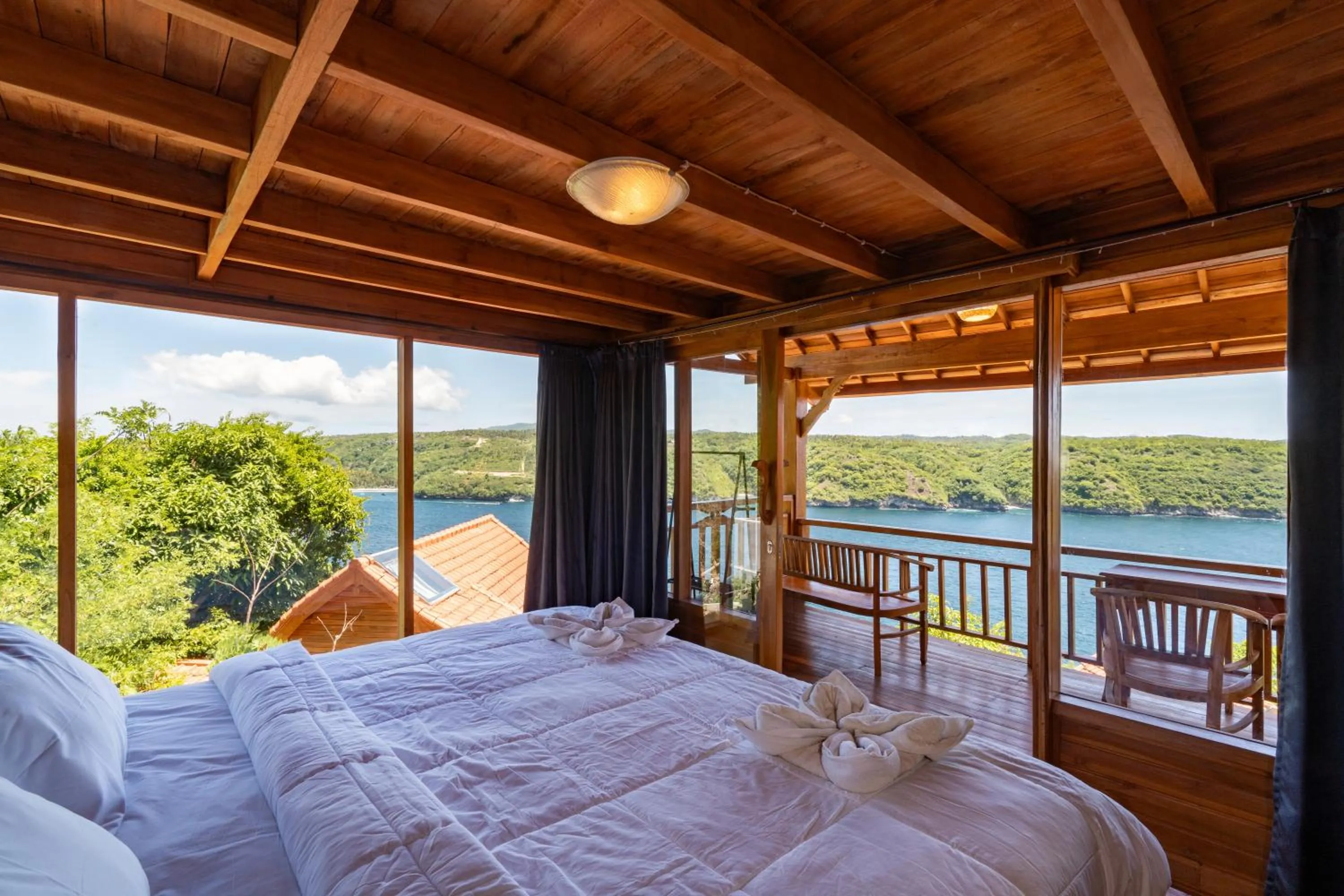 Bed in Butterfly Villas Nusa Ceningan