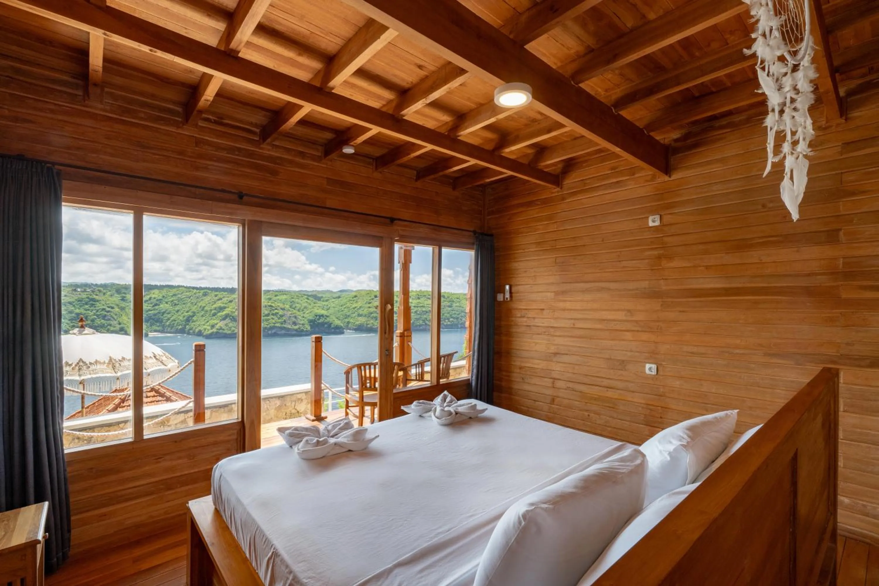 Bed in Butterfly Villas Nusa Ceningan