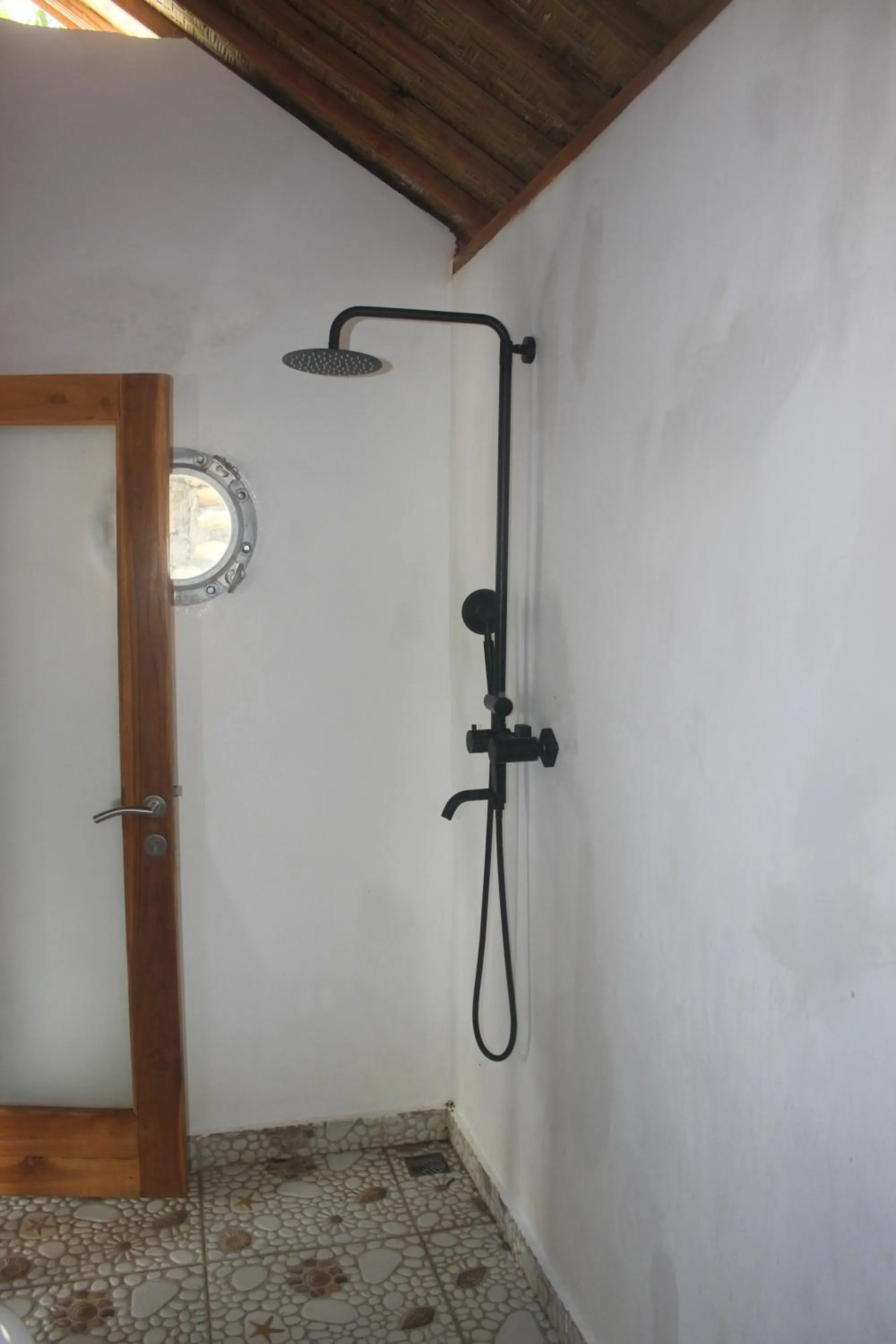 Shower in Butterfly Villas Nusa Ceningan