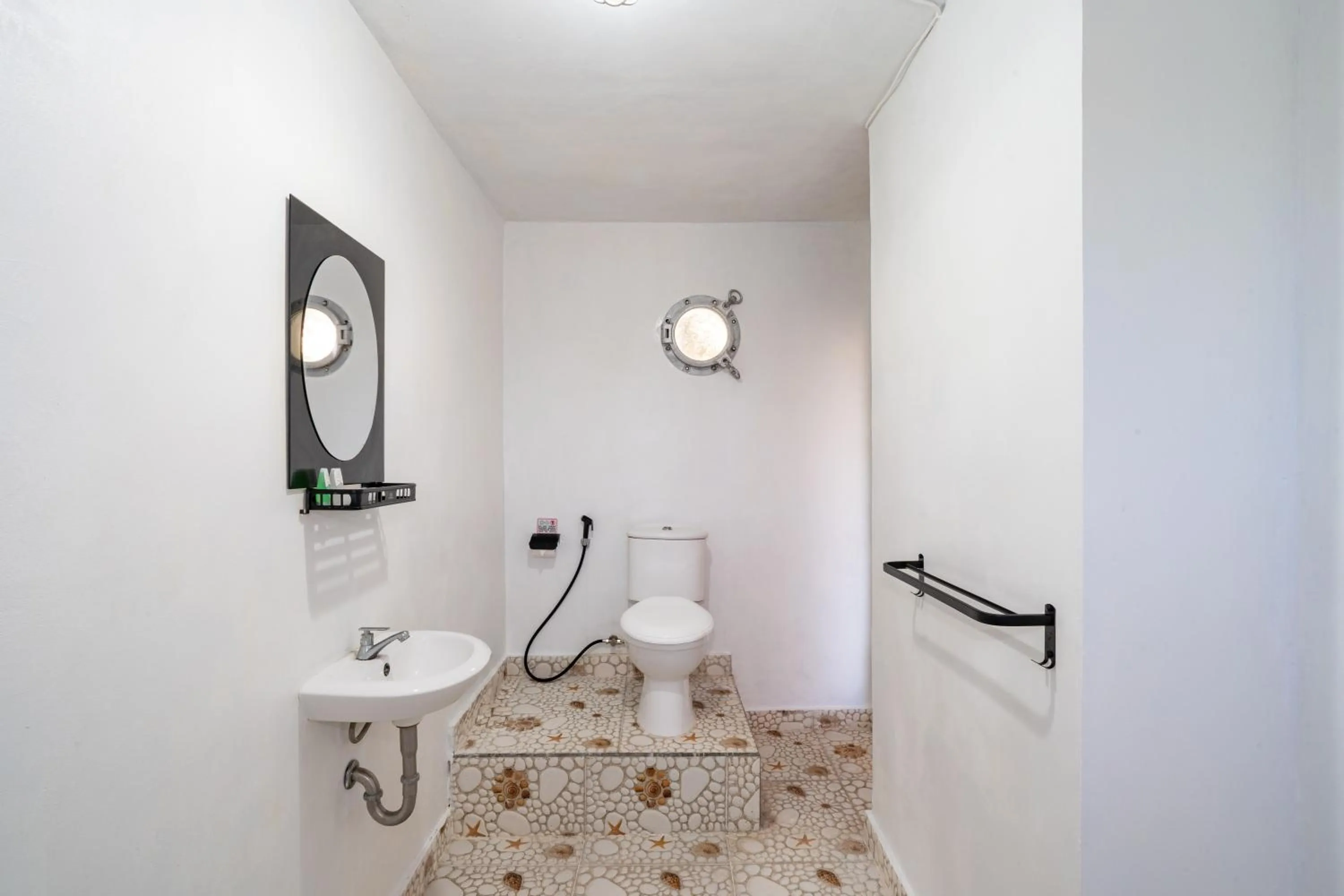 Toilet in Butterfly Villas Nusa Ceningan