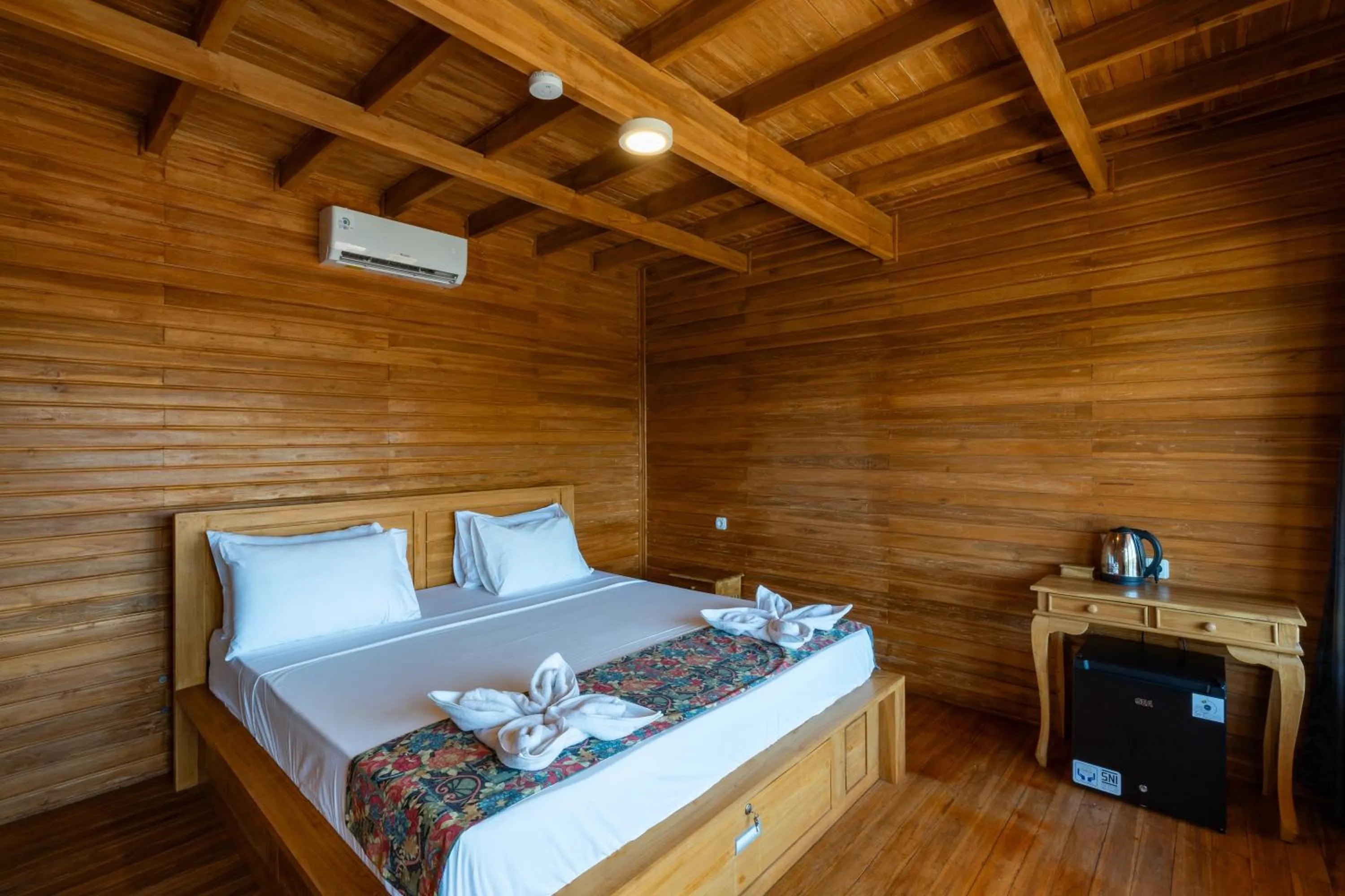 Bed in Butterfly Villas Nusa Ceningan