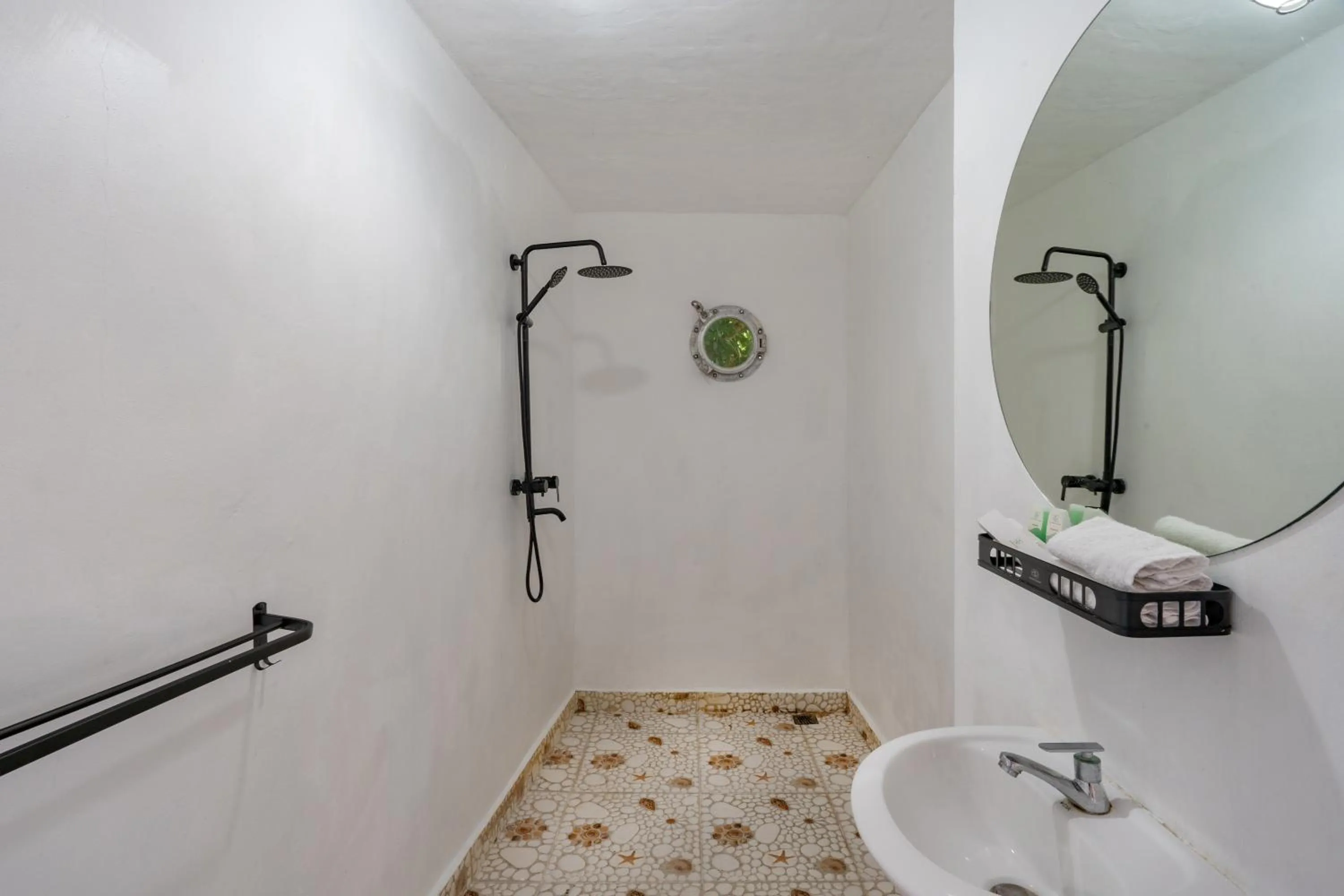 Shower in Butterfly Villas Nusa Ceningan