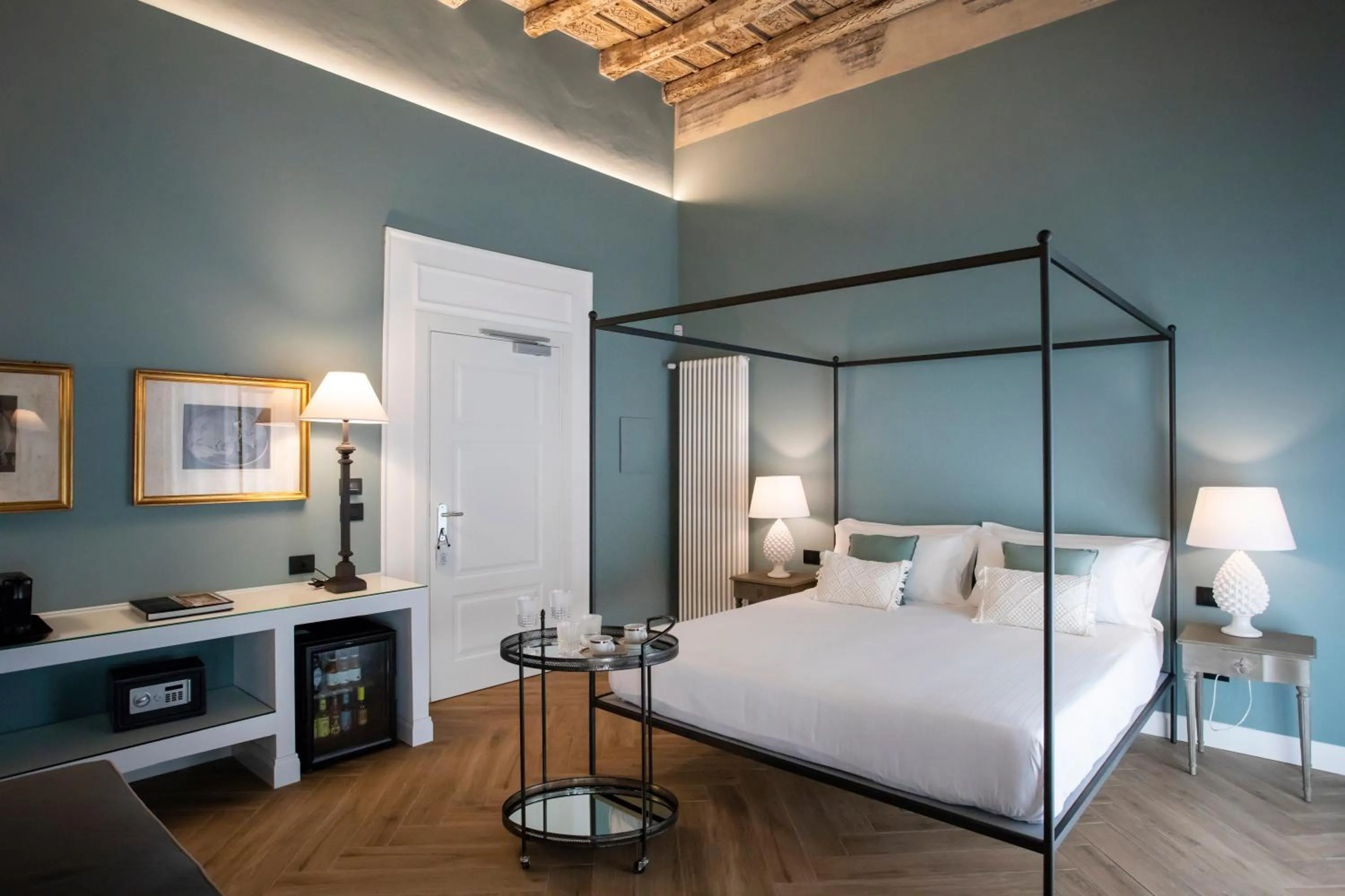 Photo of the whole room, Bed in Vossia Luxury Rooms & Sicilian Living