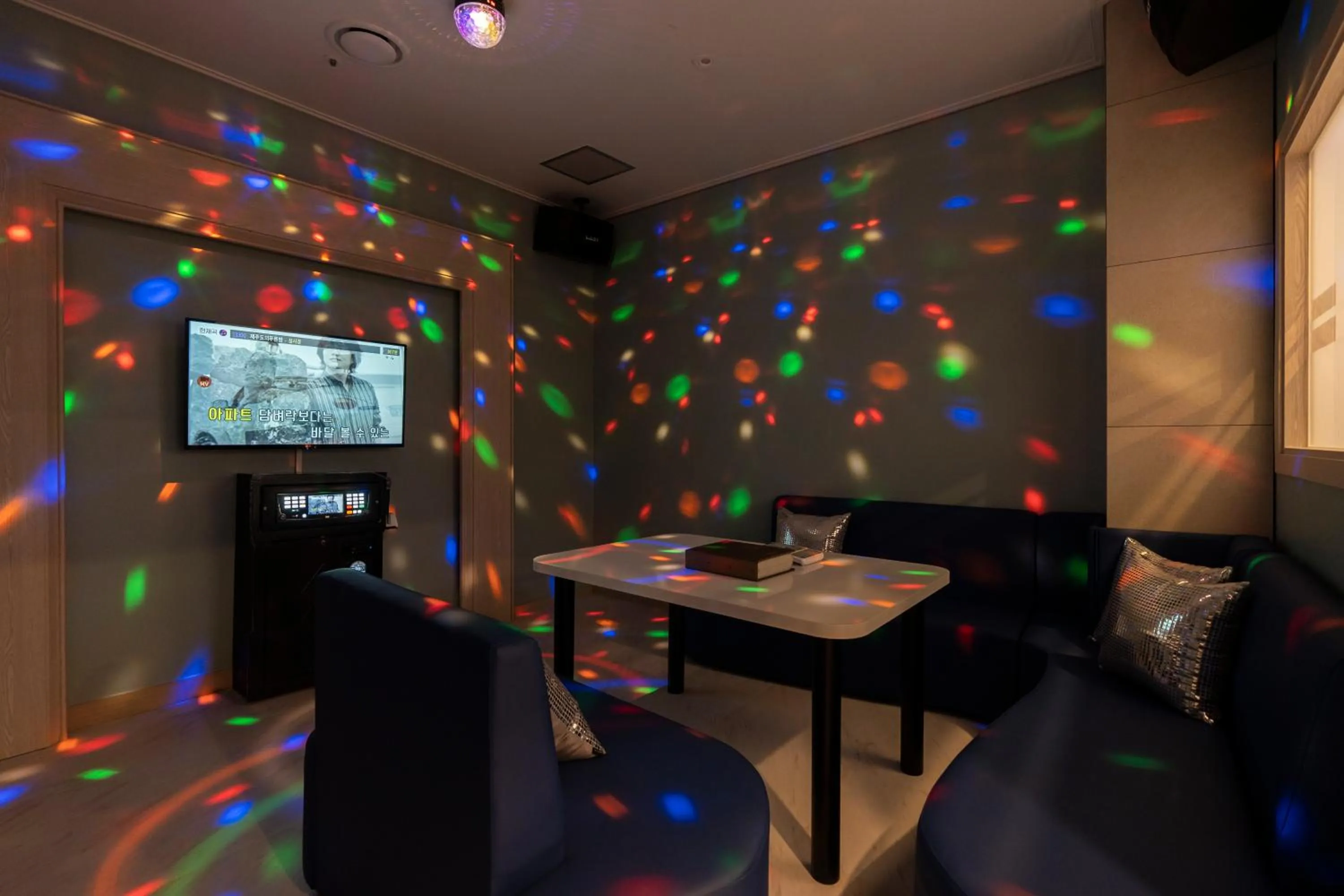 Karaoke in Hallim Resort