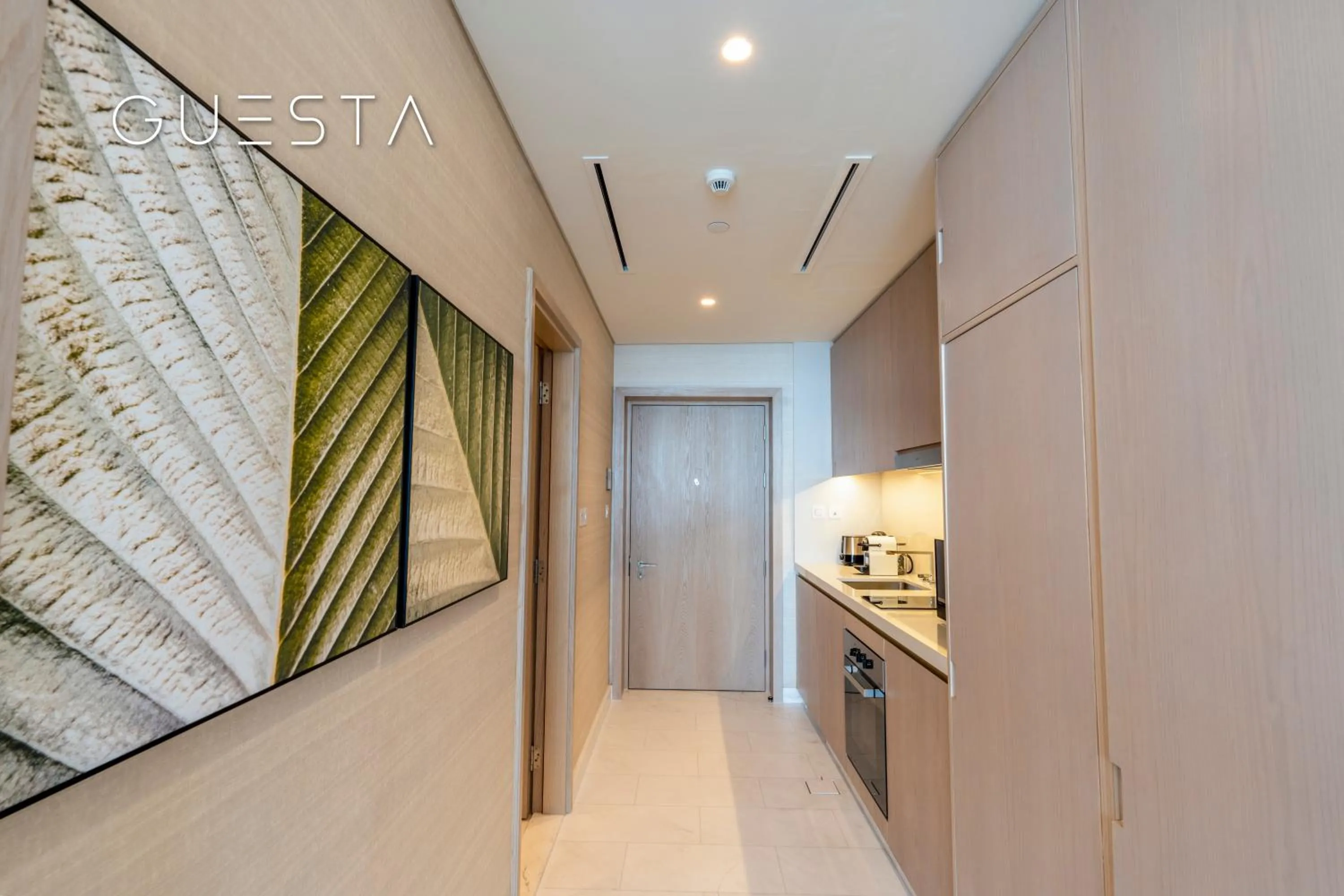 Kitchen or kitchenette in The Palm Tower, Nakheel Mall, Palm Jumeirah