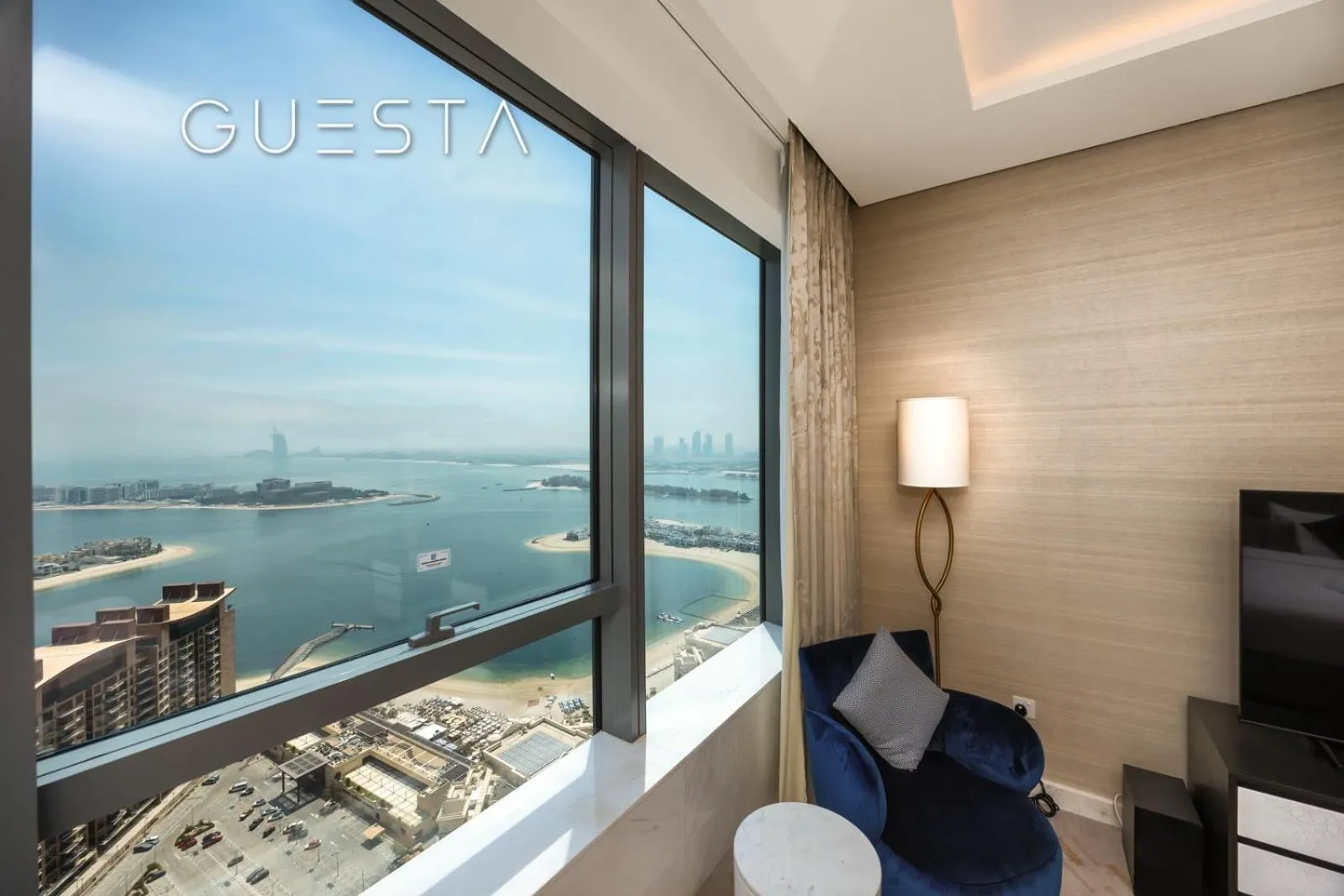 Day in The Palm Tower, Nakheel Mall, Palm Jumeirah