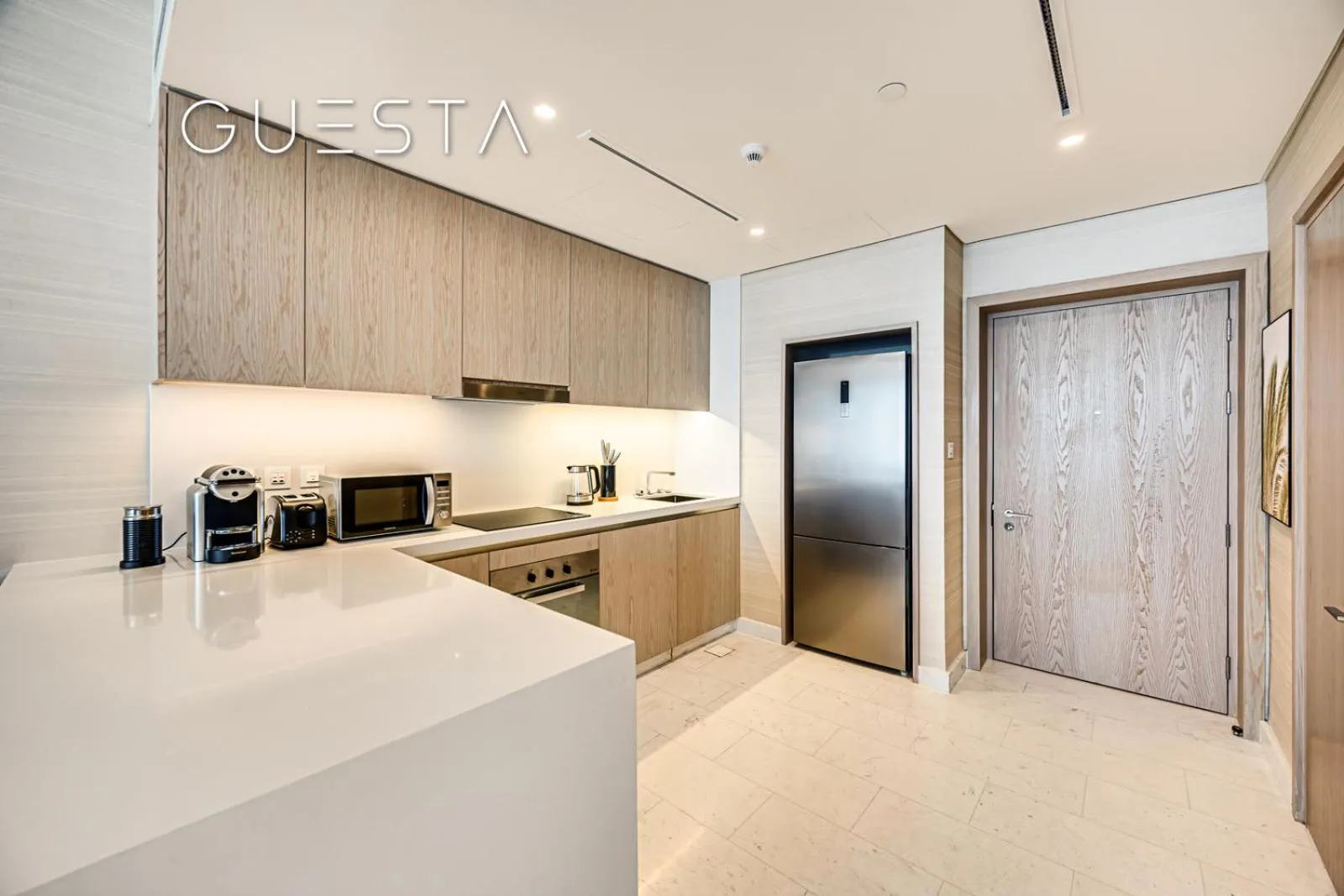 Kitchen or kitchenette in The Palm Tower, Nakheel Mall, Palm Jumeirah