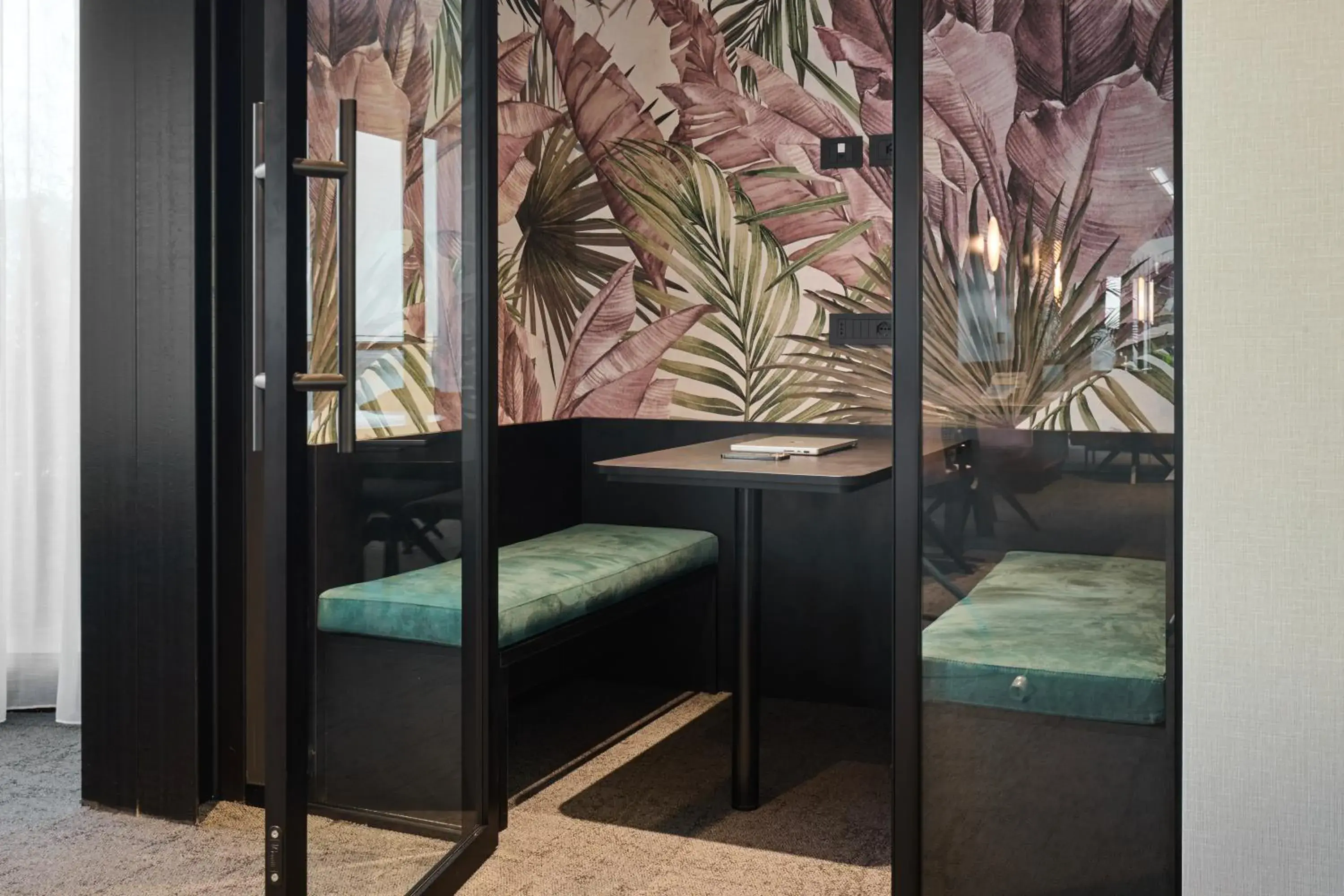 Meeting/conference room, Bed in Best Western Hotel Biri Meeting/conference room, Bed in Best Western Hotel Biri