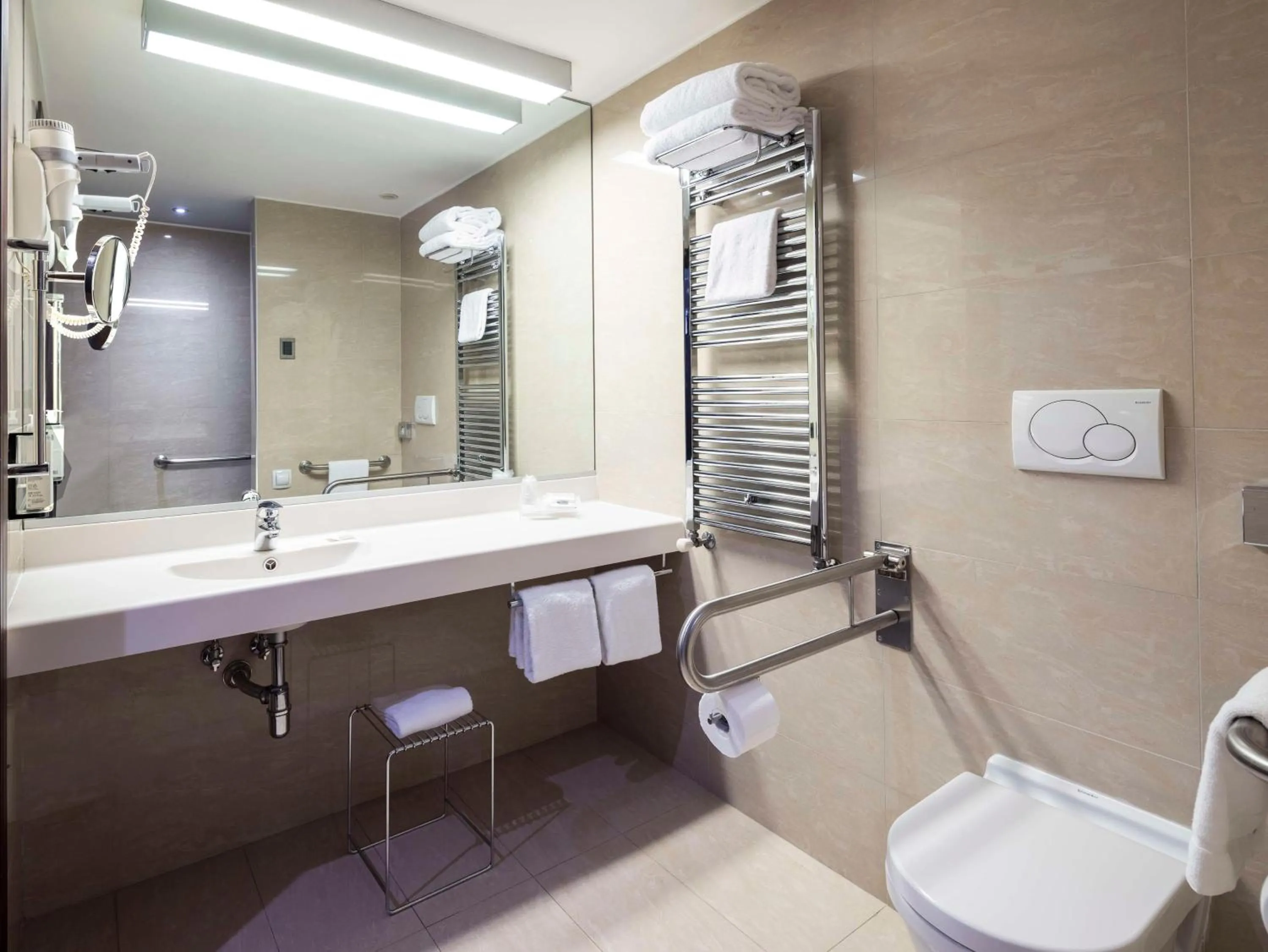 Shower in Best Western Hotel Biri