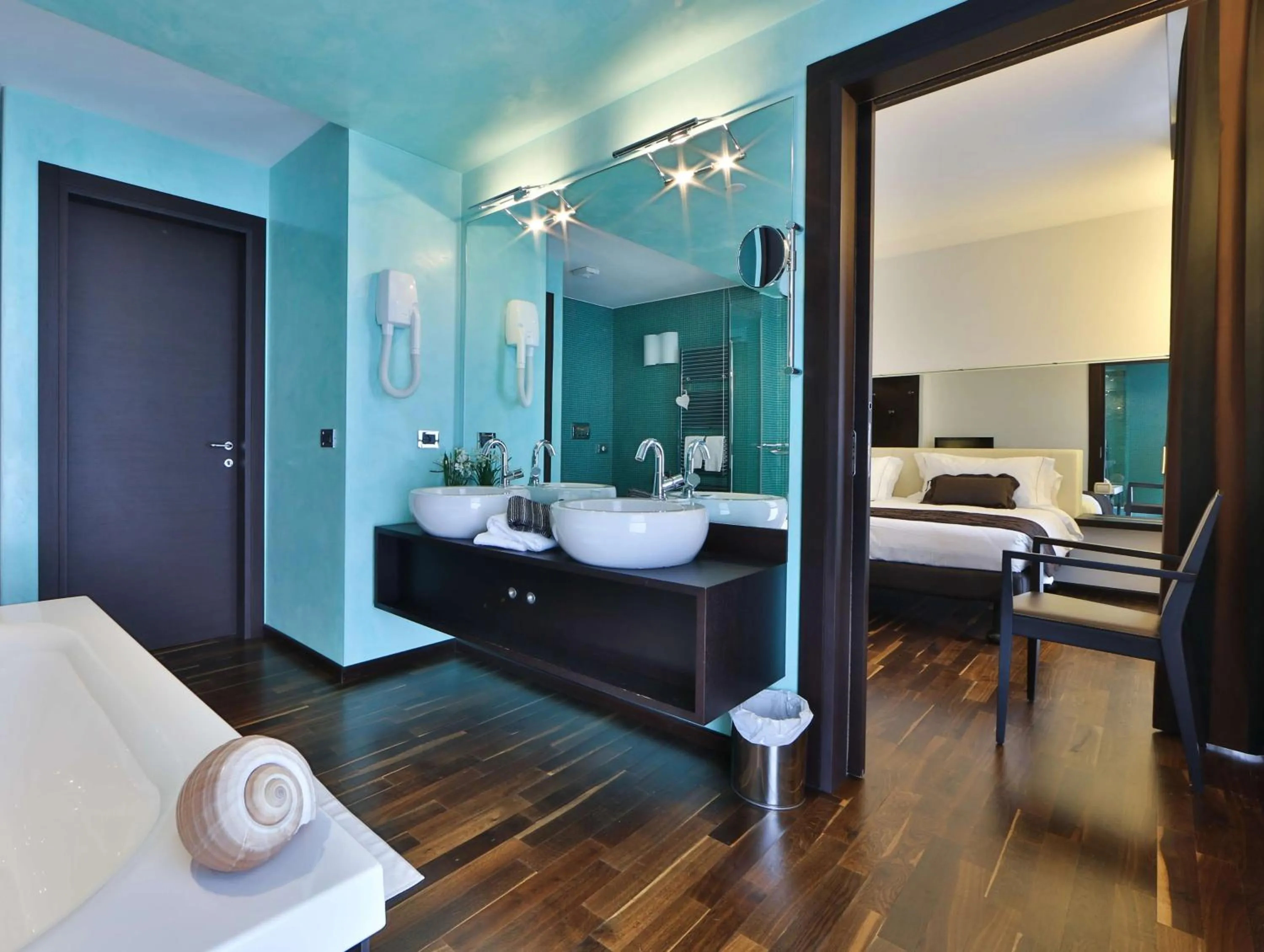 Bathroom, Bed in Best Western Hotel Biri