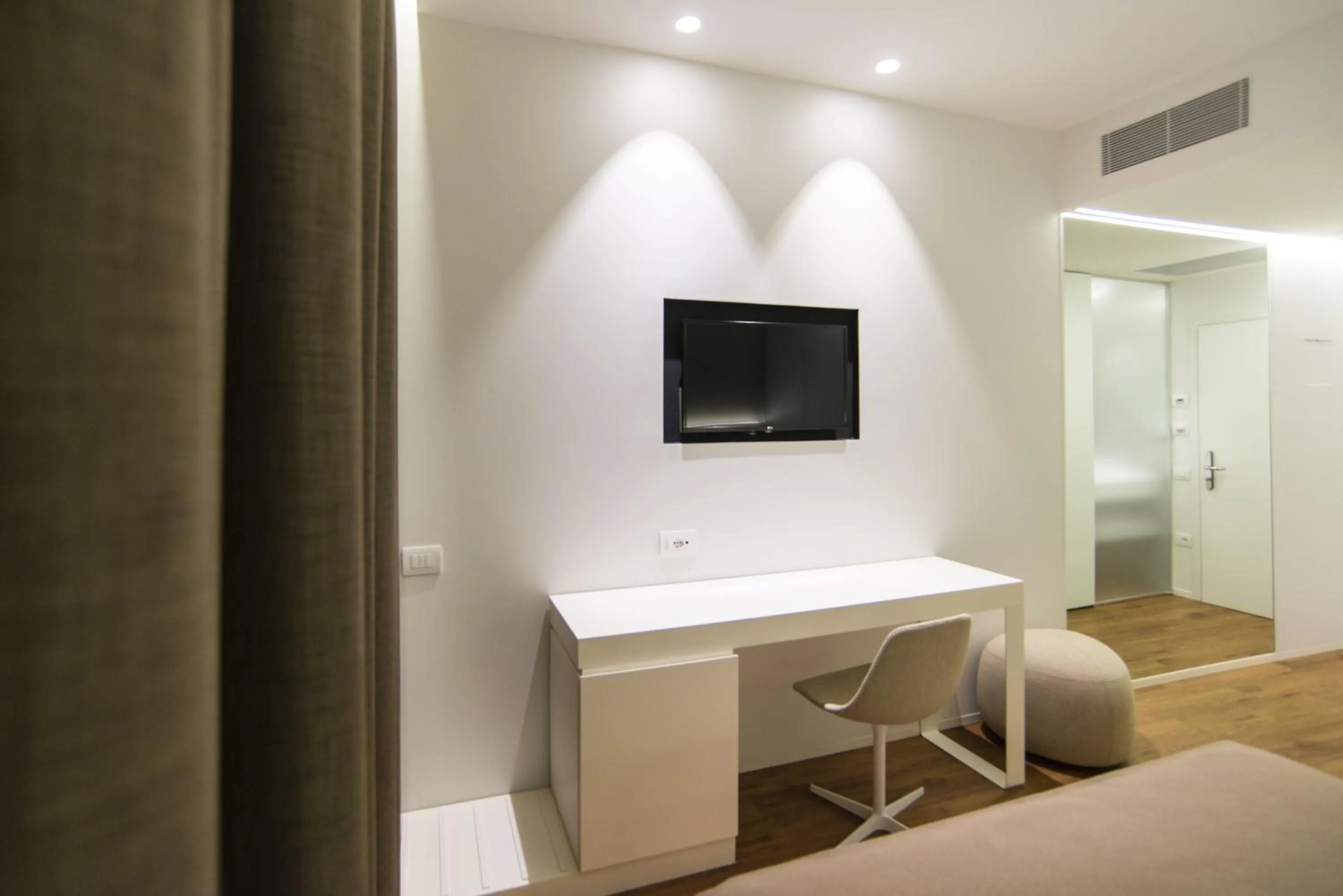 TV and multimedia in Best Western Hotel Biri