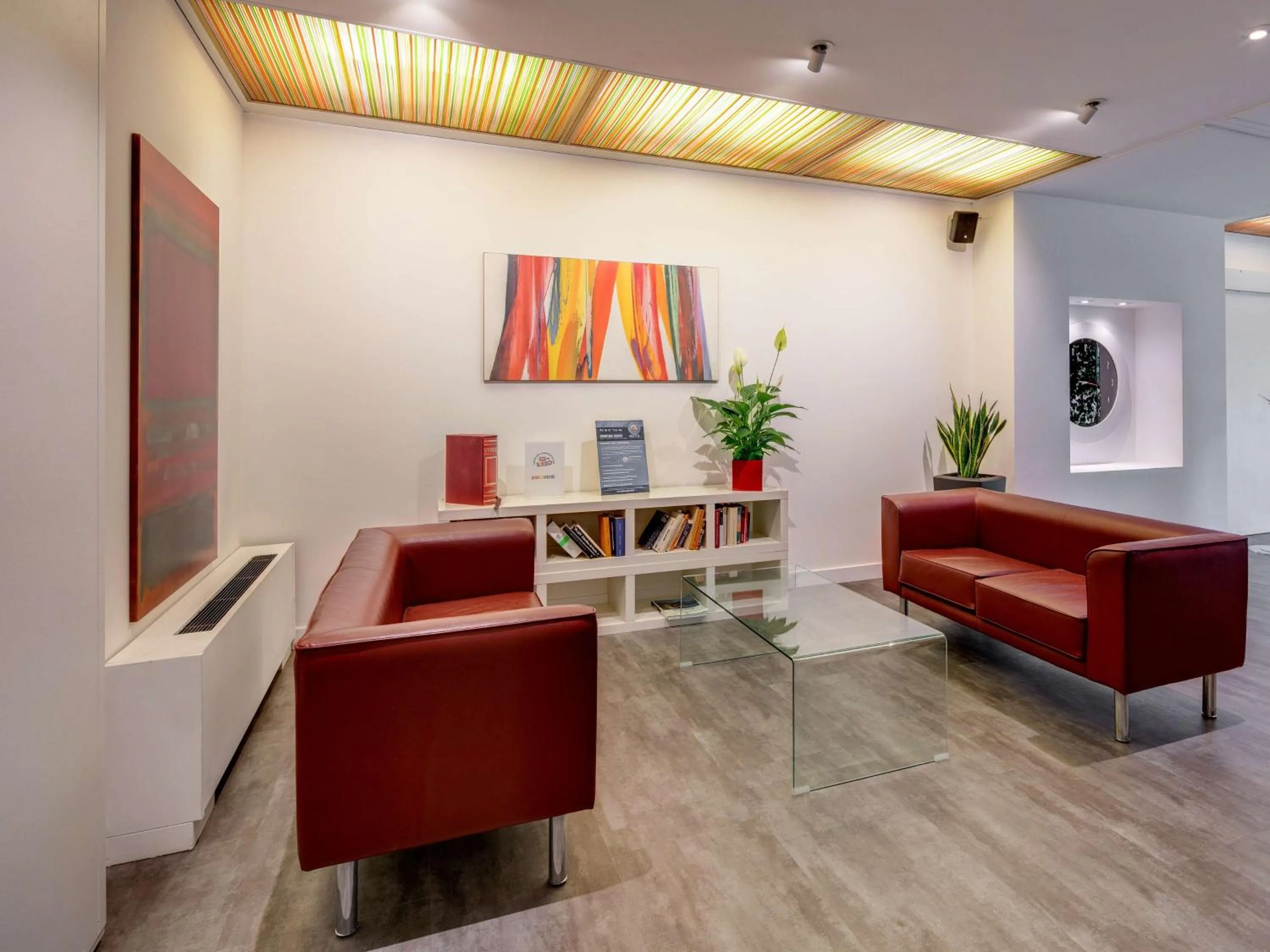 Library in Best Western Hotel Biri