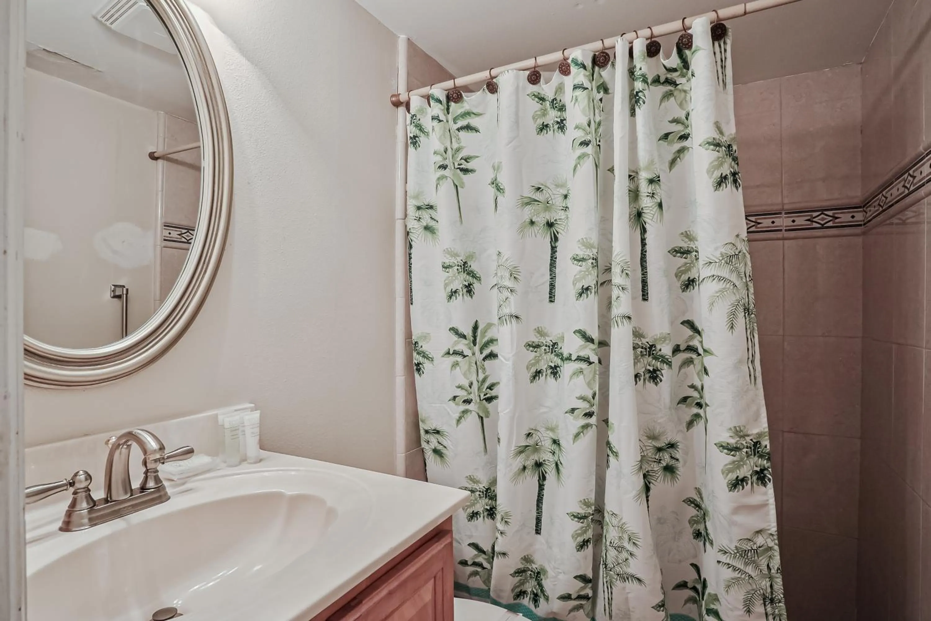 Four Winds Oceanfront Condo