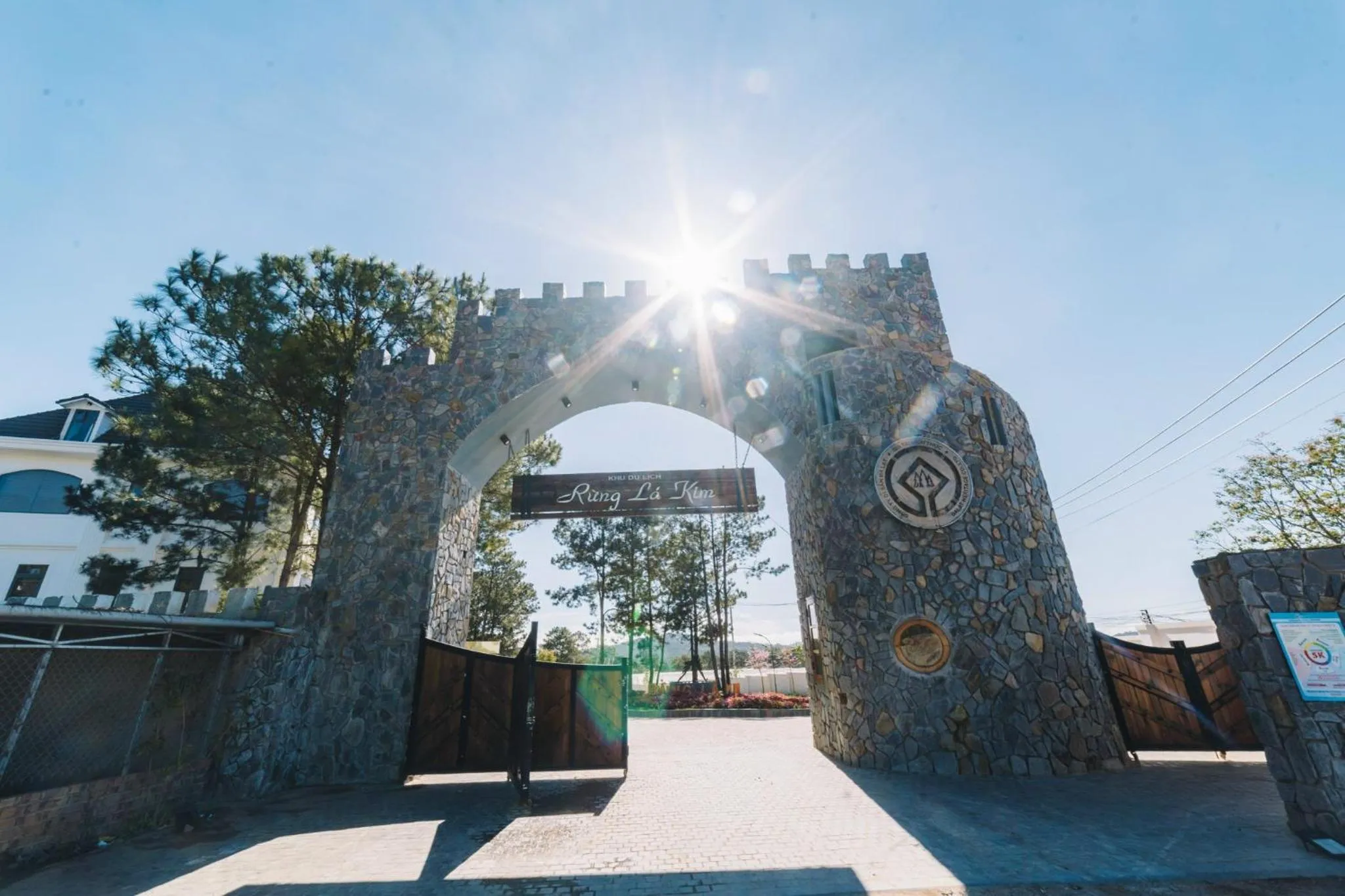 Facade/entrance in Rừng Lá Kim Resort