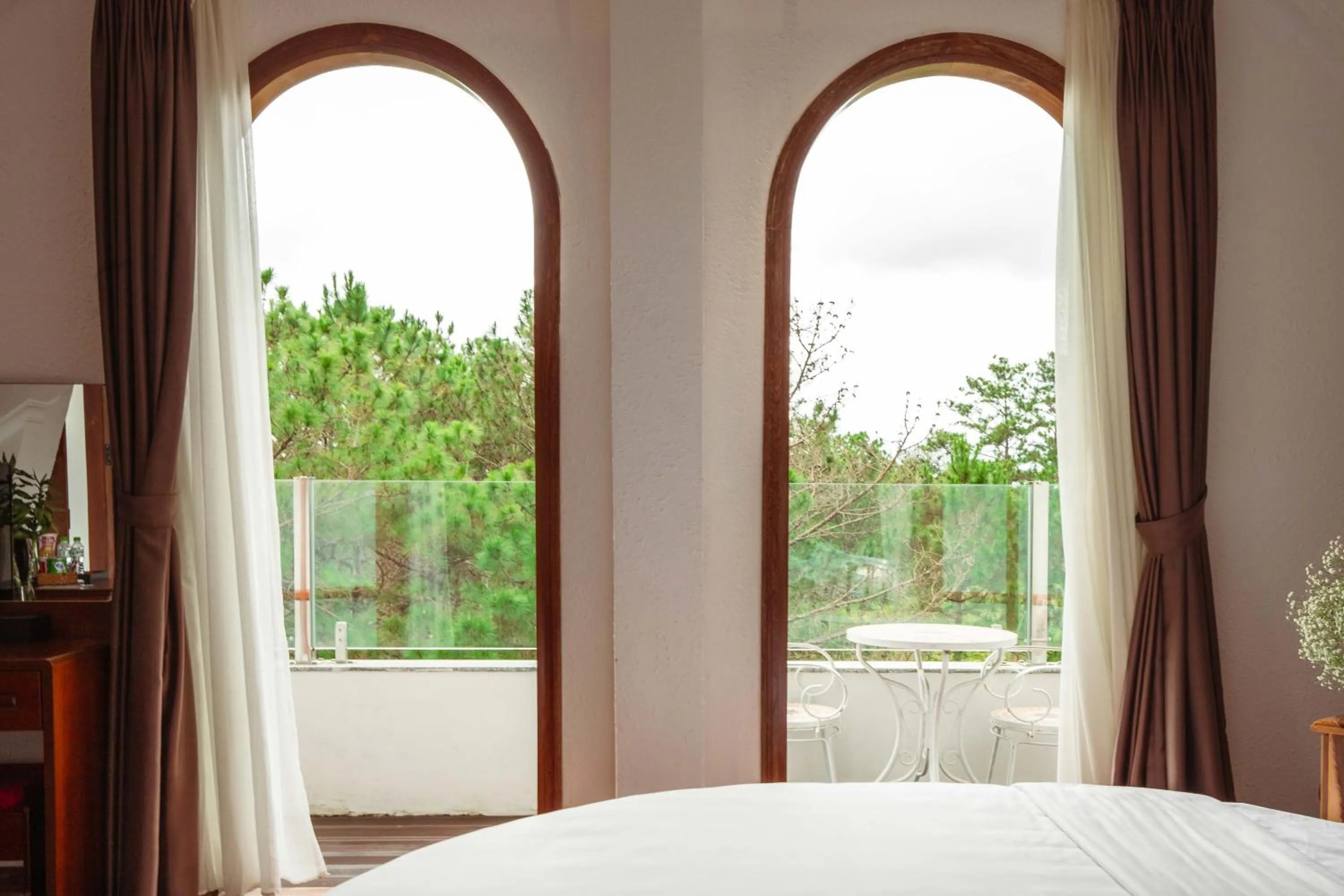 Balcony/Terrace, Bed in Rừng Lá Kim Resort