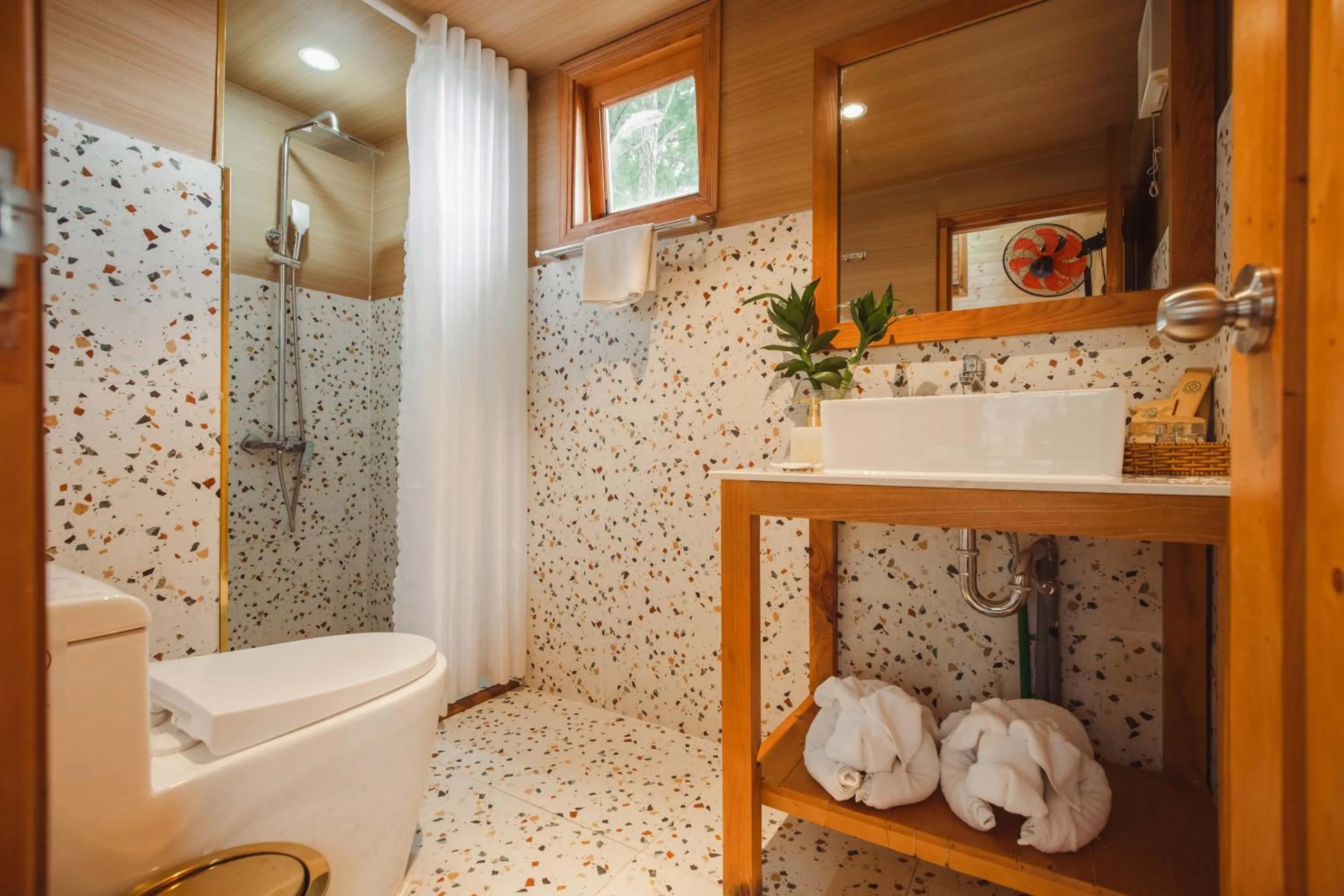 Shower in Rừng Lá Kim Resort