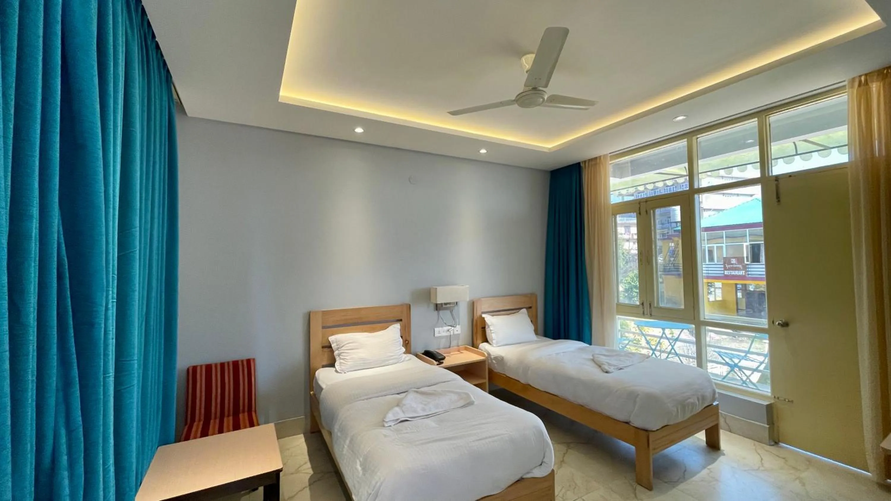 Bed in Madpackers Bir