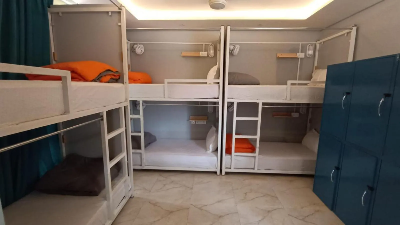 Bed in Madpackers Bir