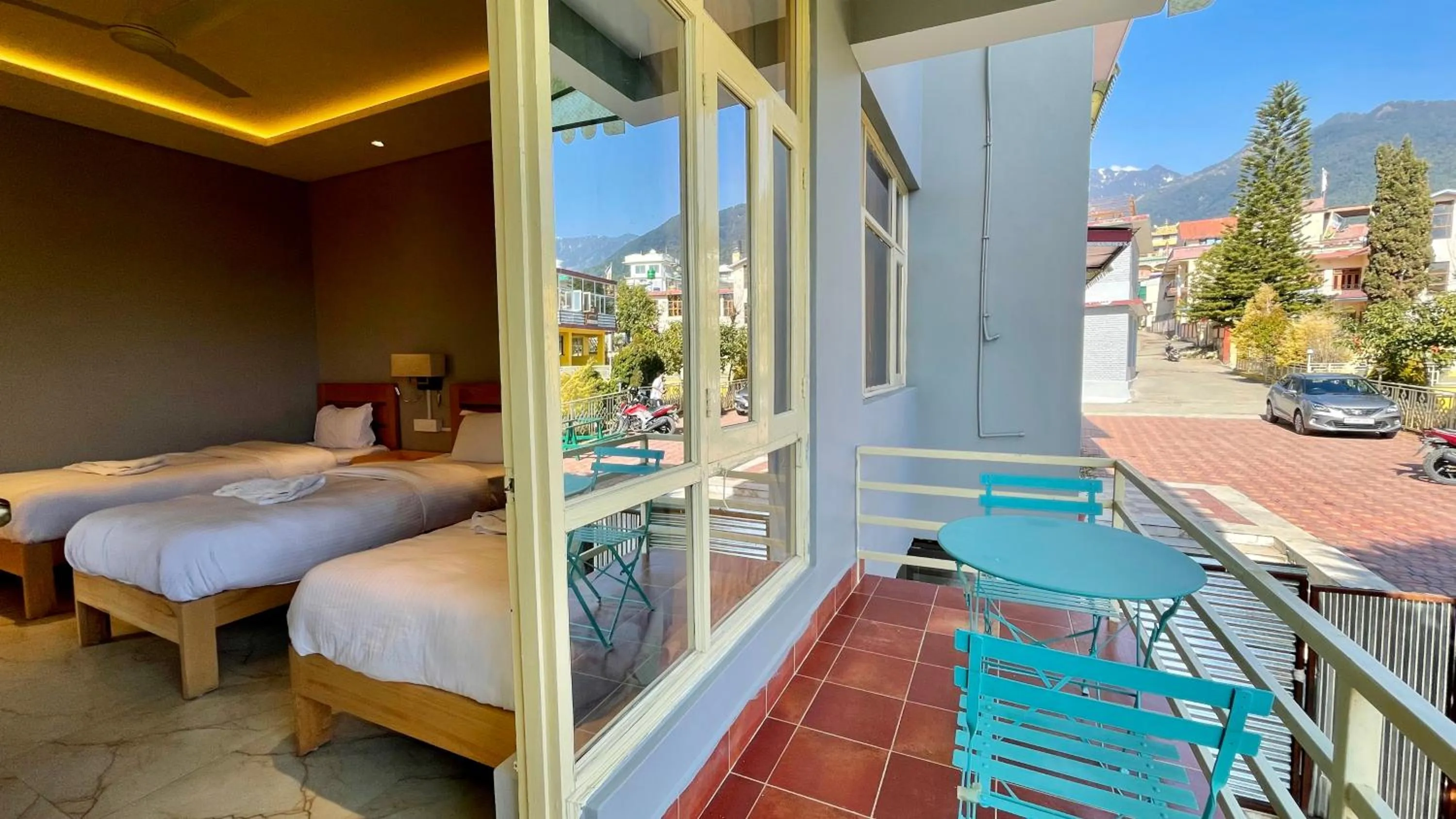 Bed in Madpackers Bir