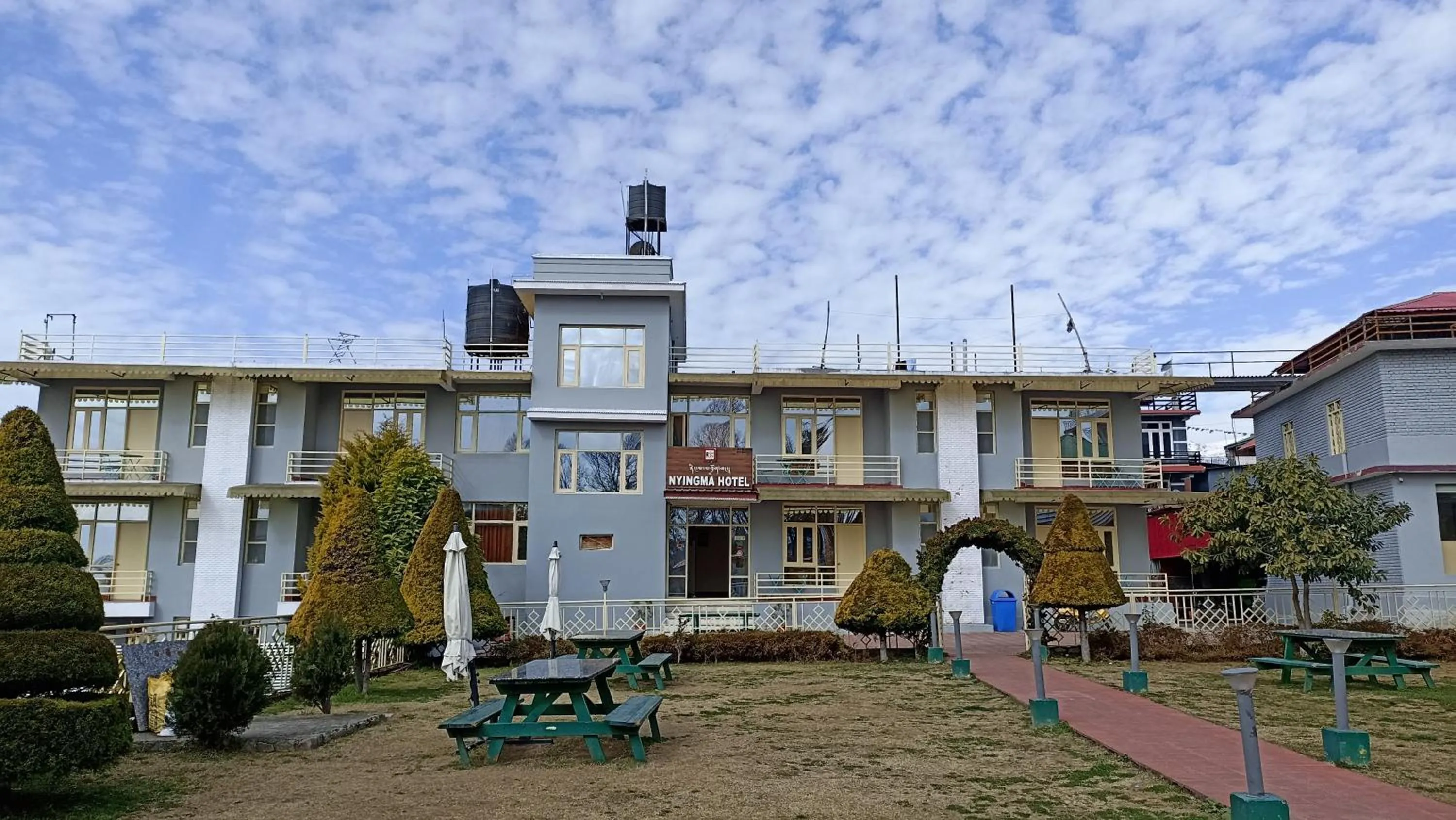 Property building in Madpackers Bir