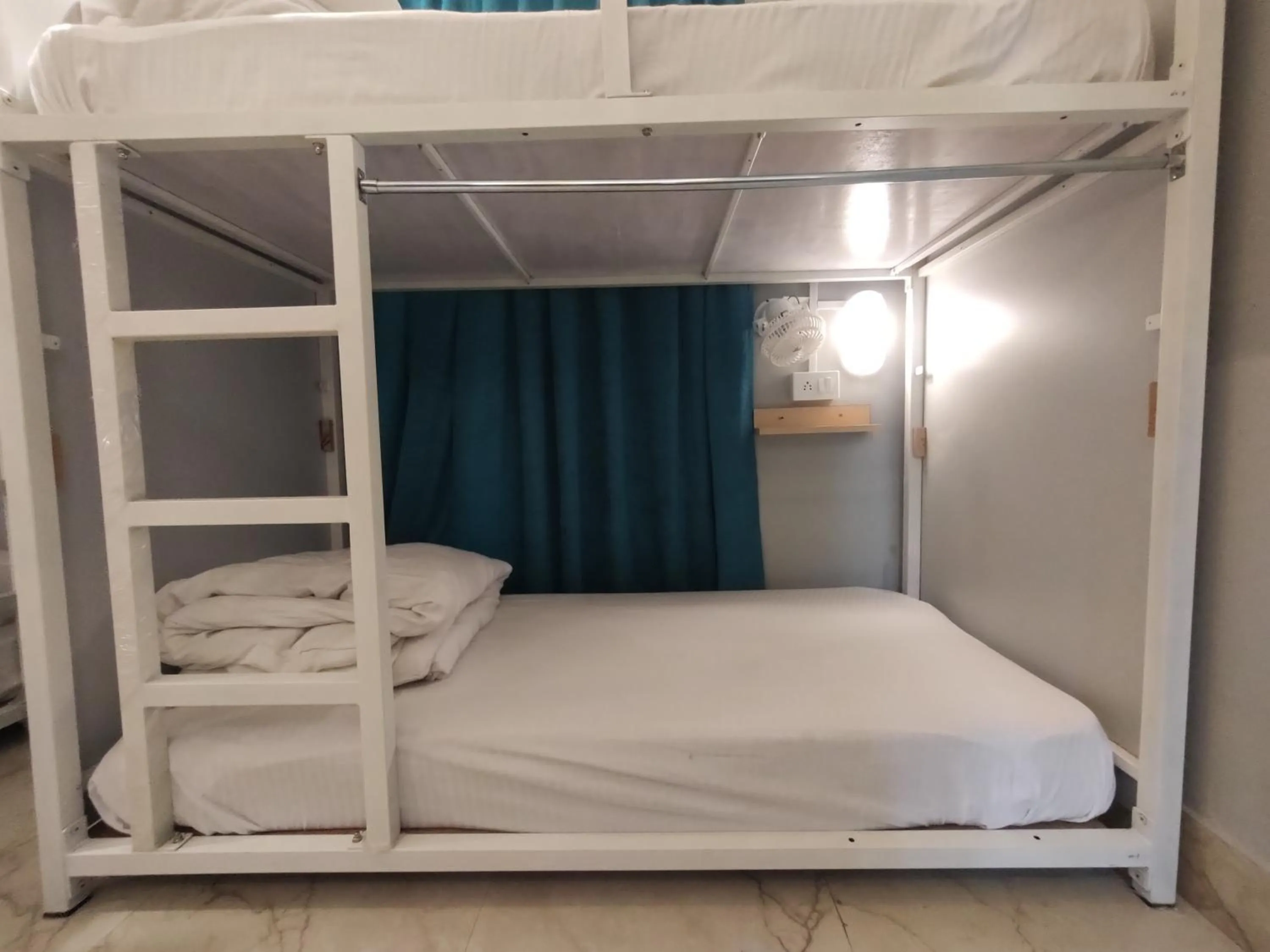 Bed in Madpackers Bir