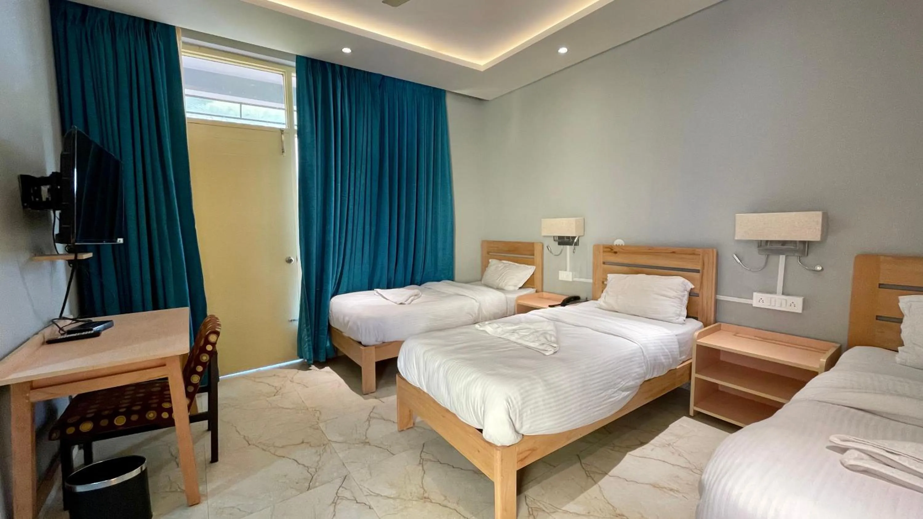 Bed in Madpackers Bir