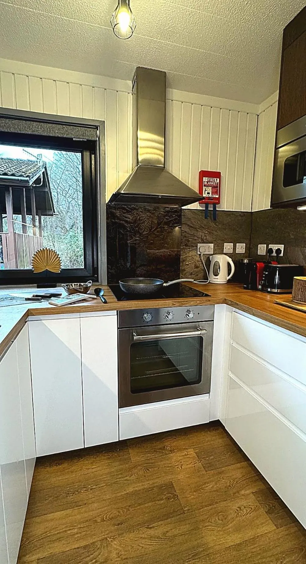 Luxurious mountain retreat lodge Hunters Quay