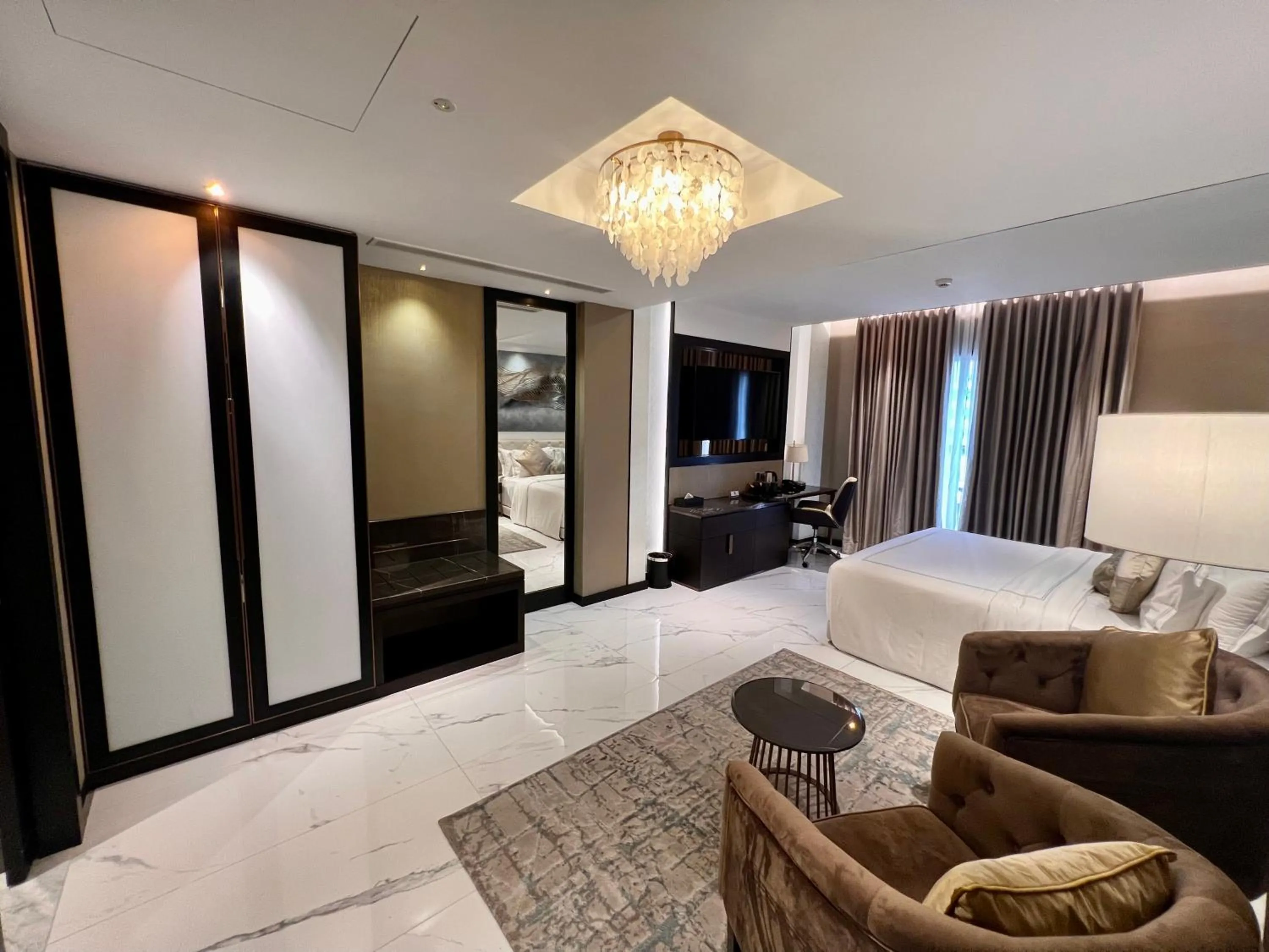 Living room, Bed in Zest Metropole