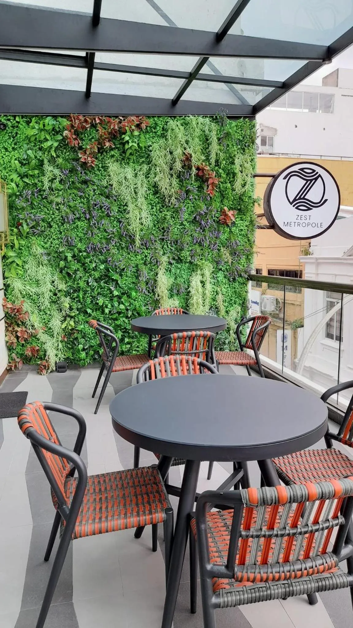 Restaurant/places to eat in Zest Metropole