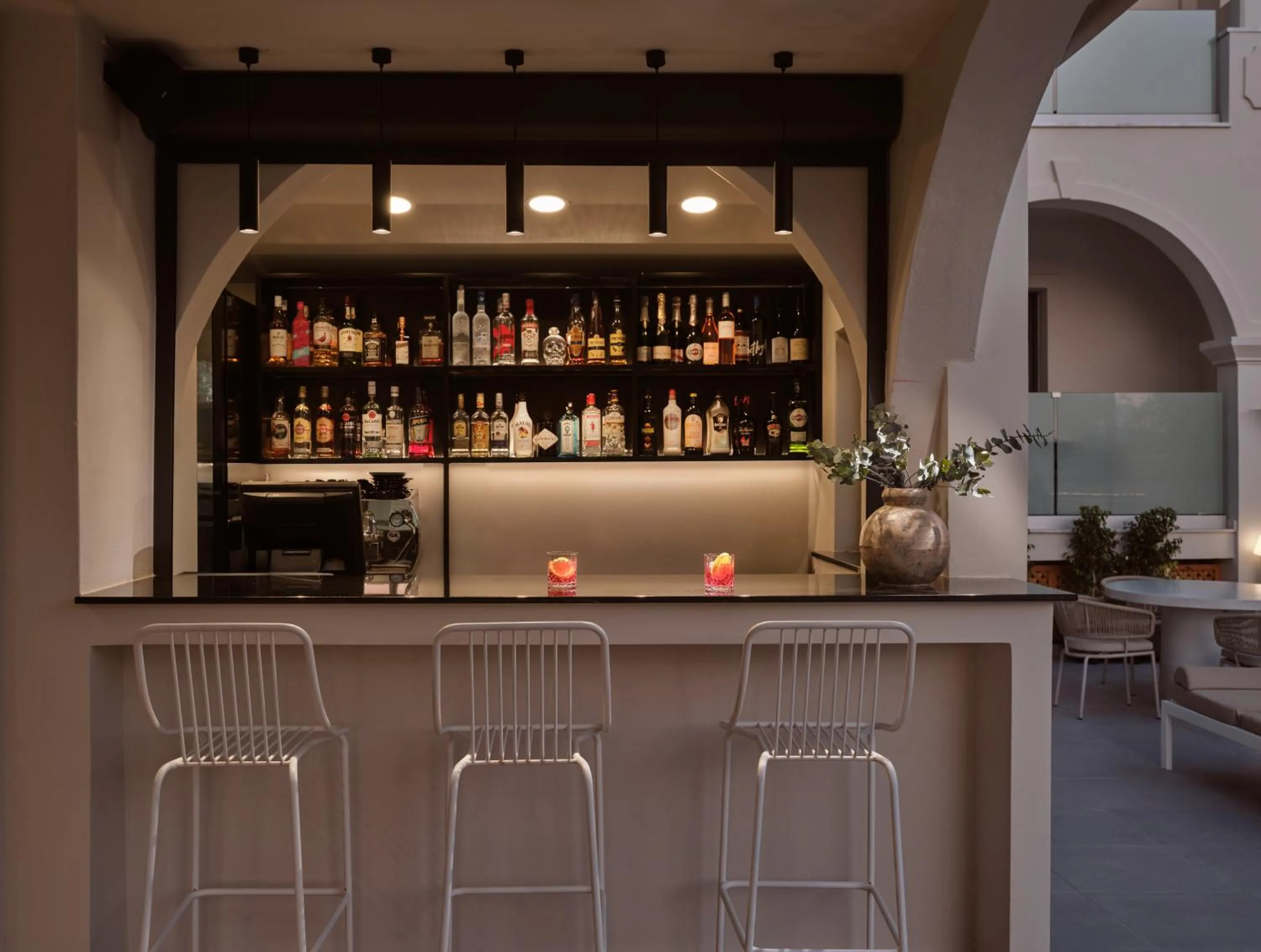 Lounge or bar in Nikon Boutique Hotel