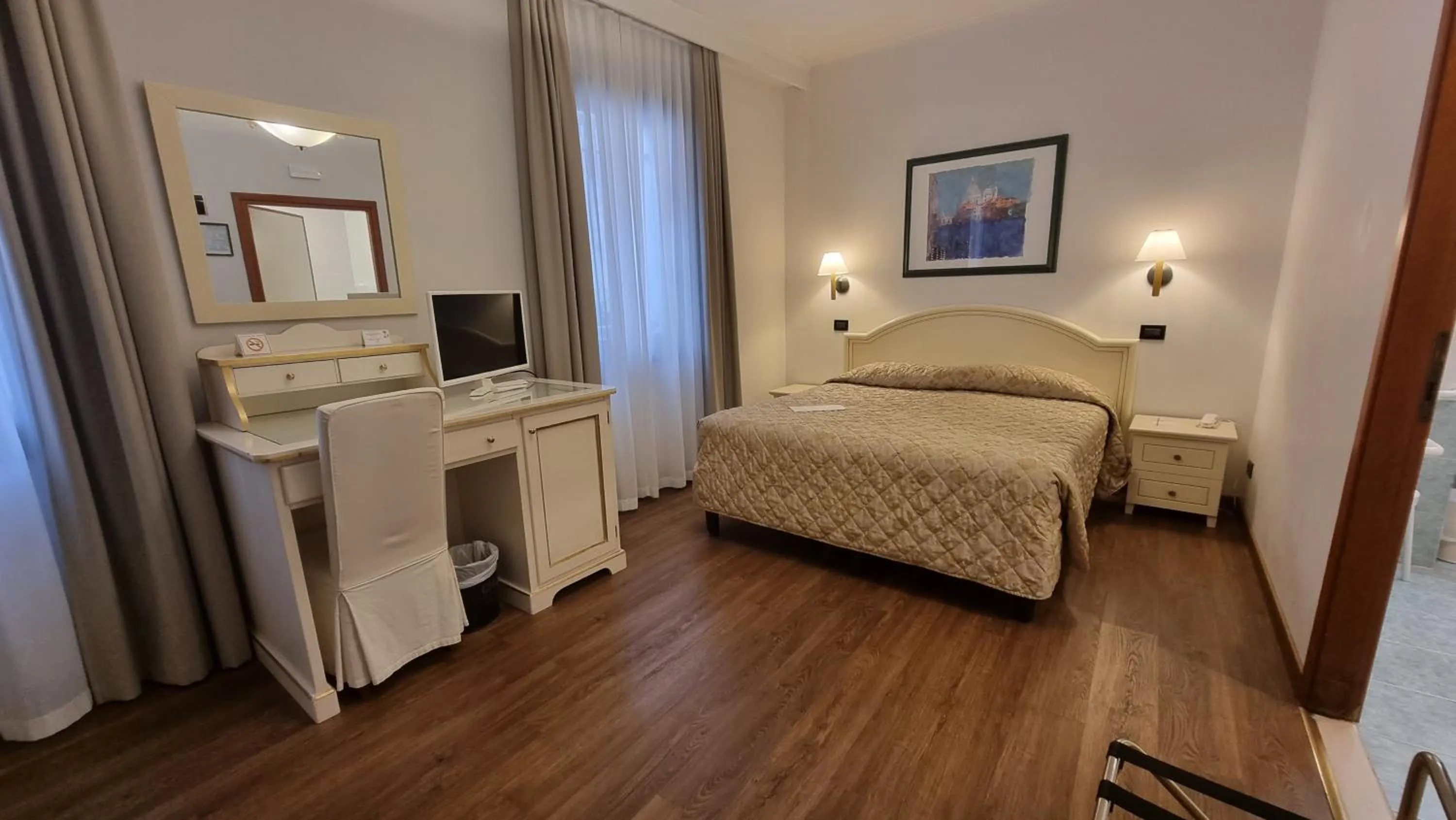 Bedroom, Bed in Hotel Carlton Capri