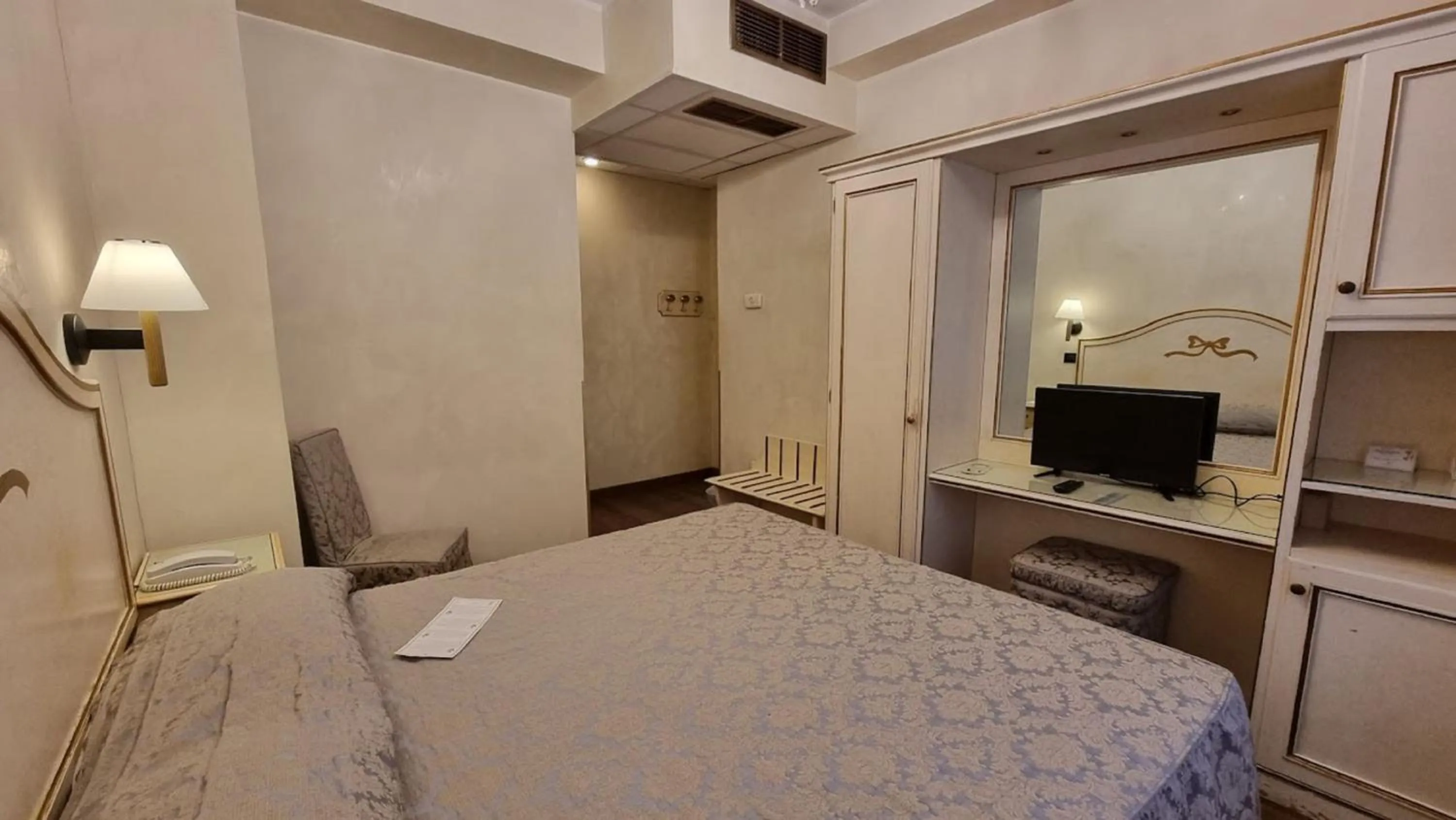 Bedroom, Bed in Hotel Carlton Capri