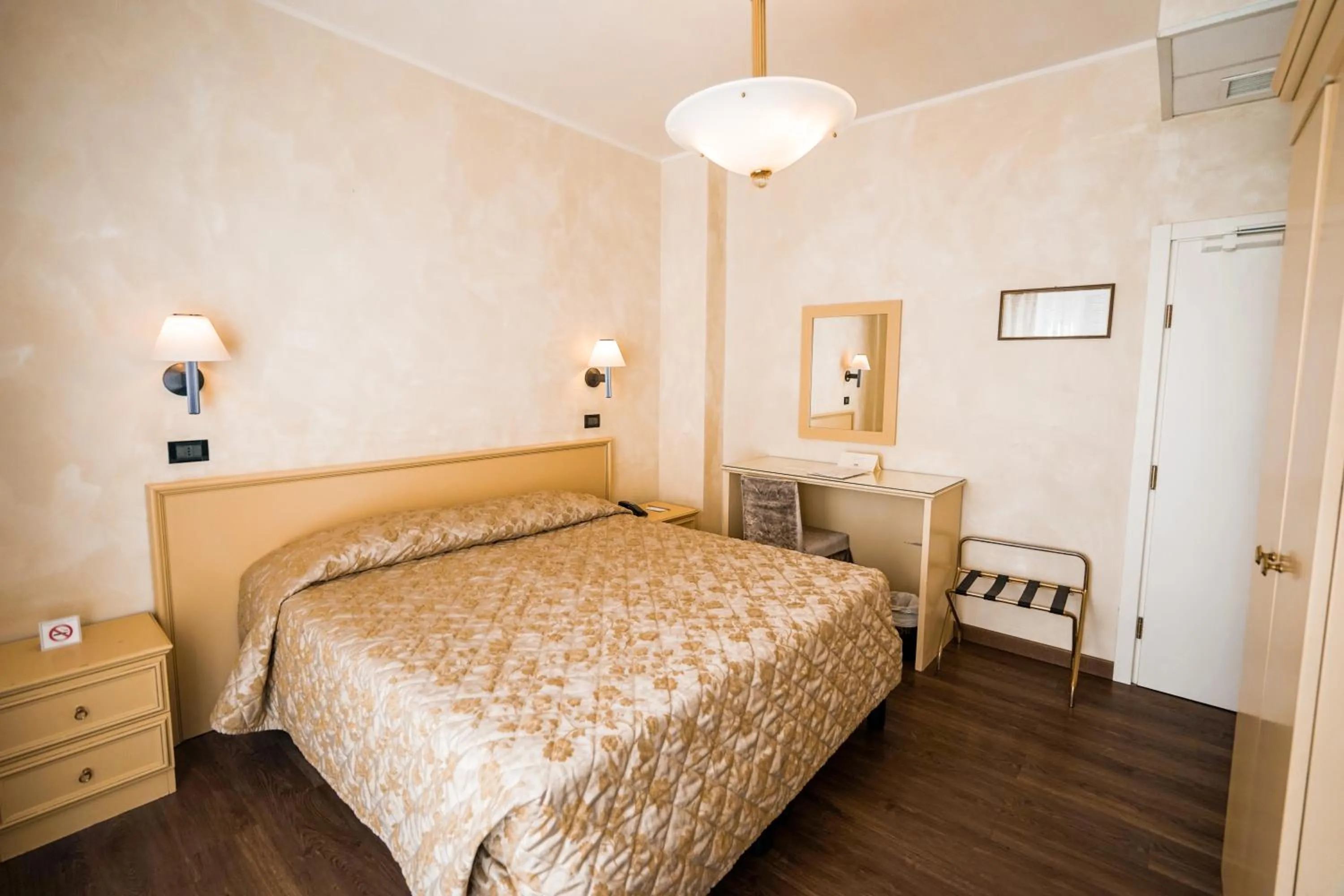 Bedroom, Bed in Hotel Carlton Capri