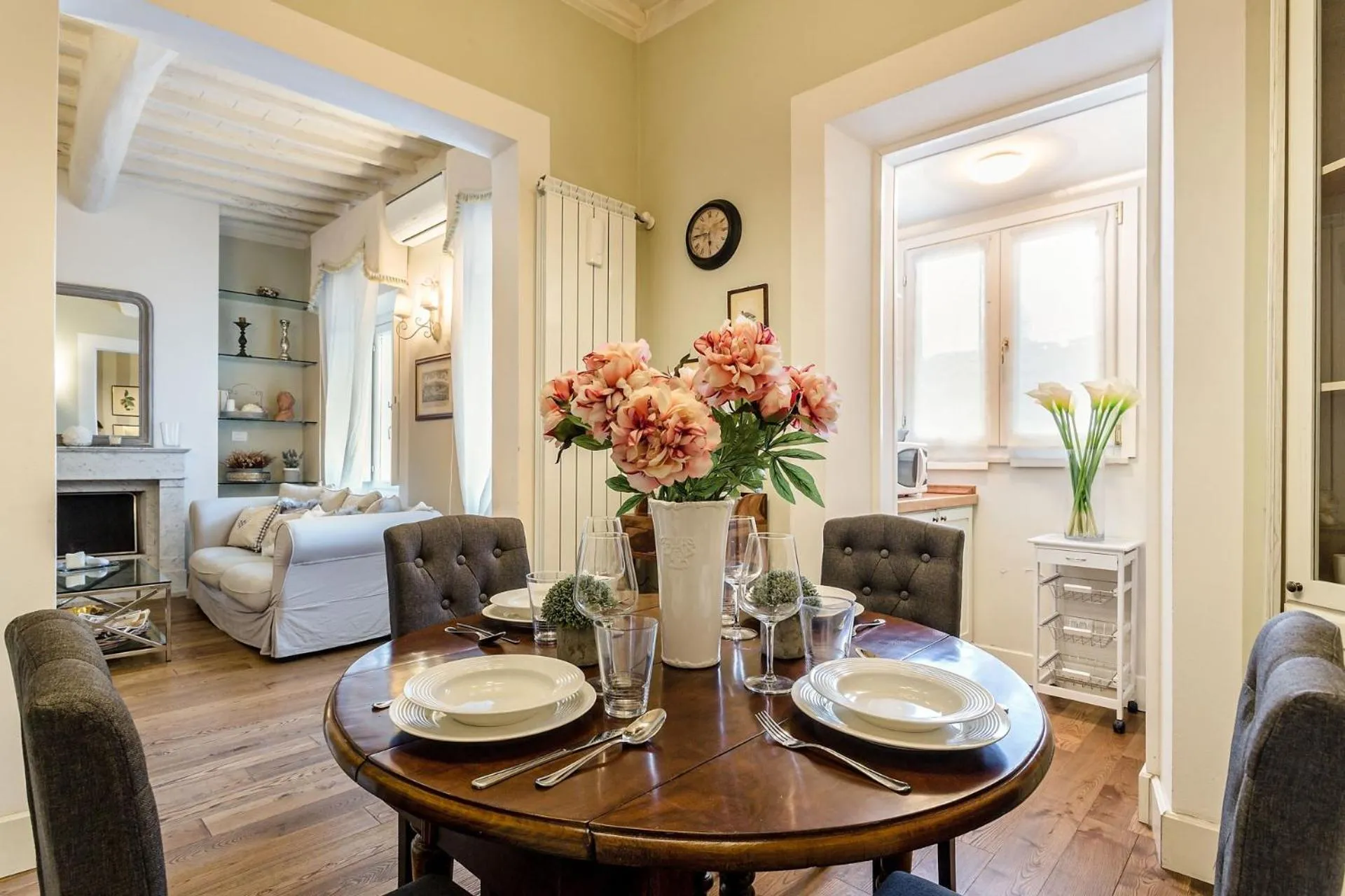 Casa Raffa, 2 Bedrooms 2 Bathrooms Romantic Apartment with Terrace and Parking in Lucca