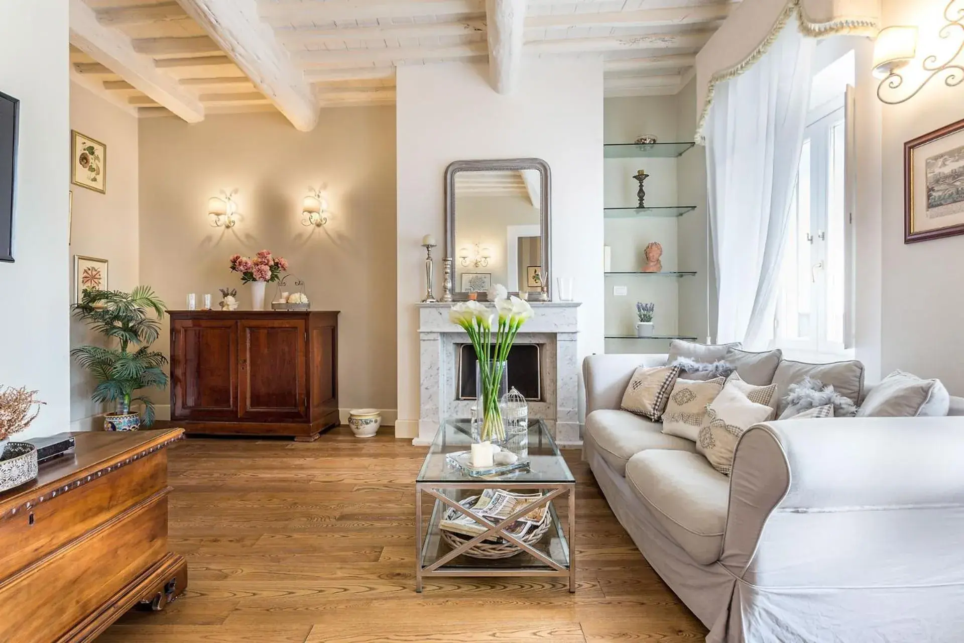 Casa Raffa, 2 Bedrooms 2 Bathrooms Romantic Apartment with Terrace and Parking in Lucca Casa Raffa, 2 Bedrooms 2 Bathrooms Romantic Apartment with Terrace and Parking in Lucca