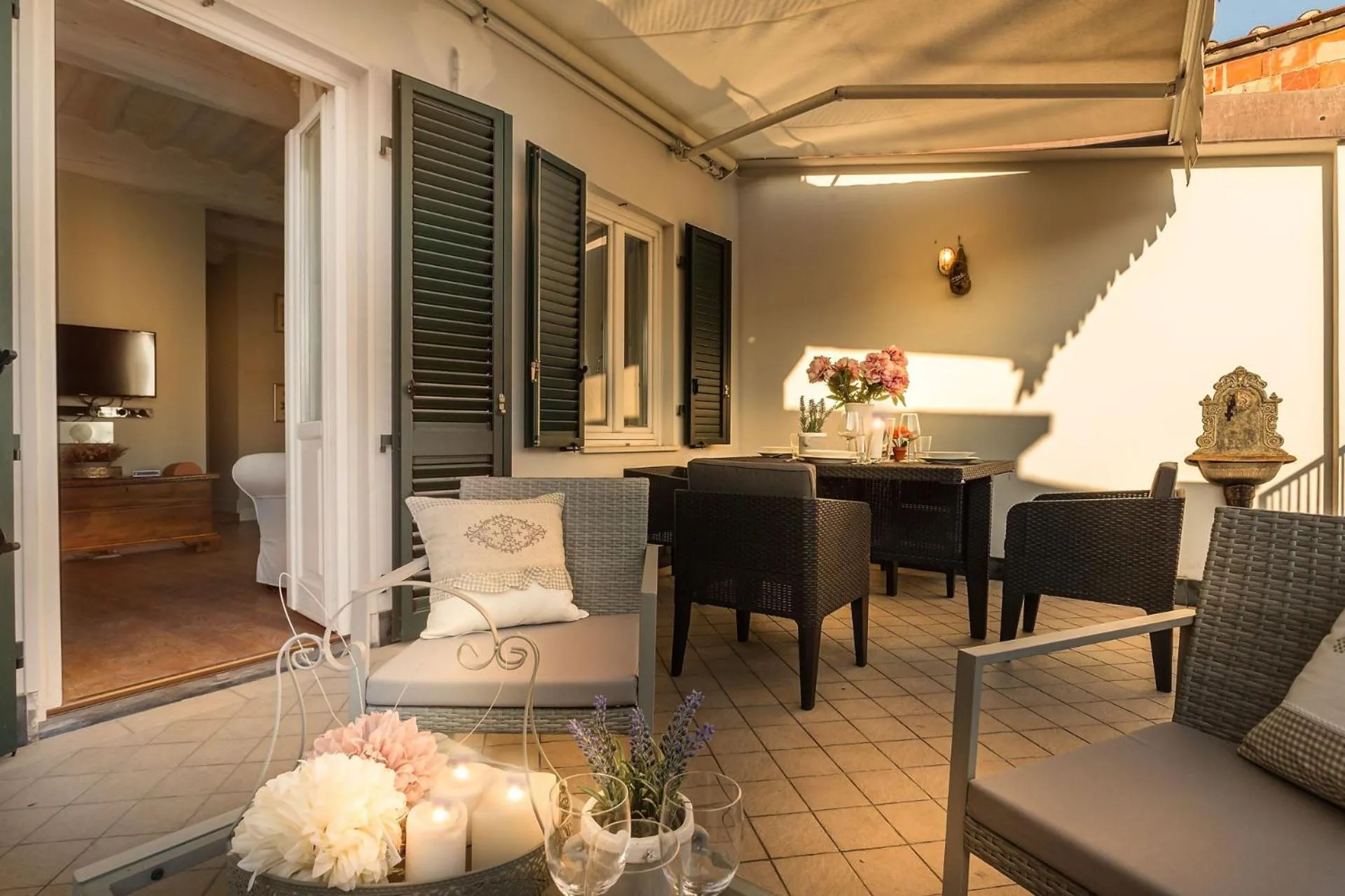 Casa Raffa, 2 Bedrooms 2 Bathrooms Romantic Apartment with Terrace and Parking in Lucca
