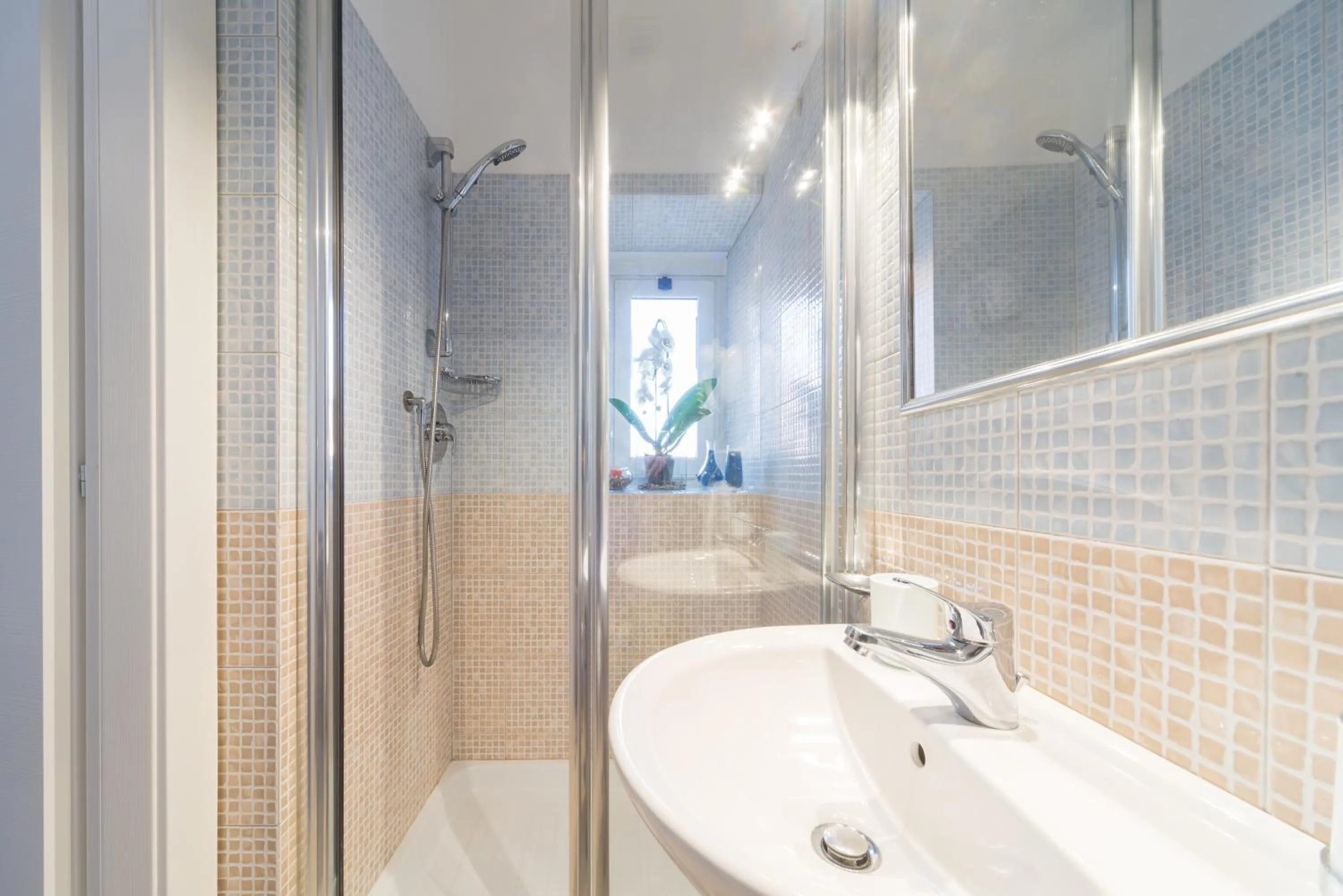 Shower in Sweet Holidays In Rome