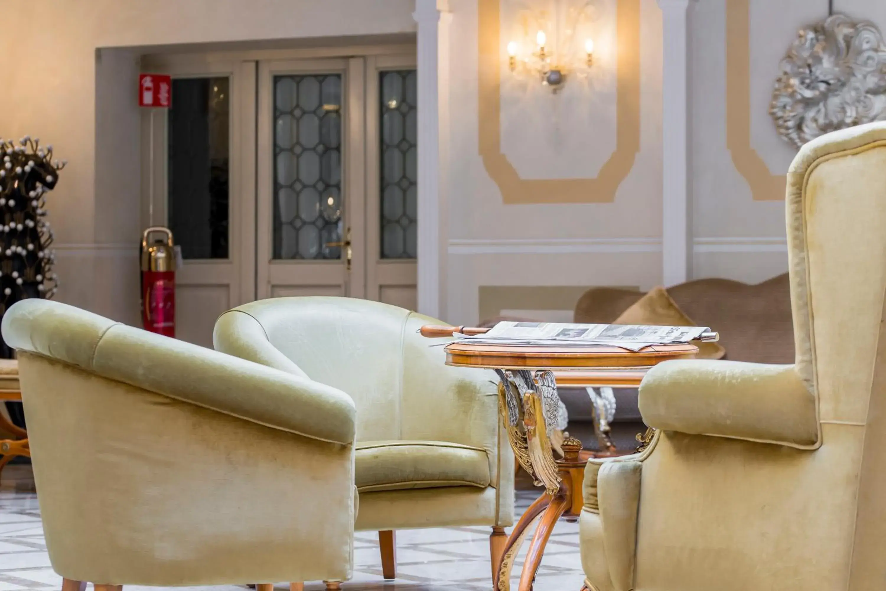 Living room in Hotel Carlton On The Grand Canal Living room in Hotel Carlton On The Grand Canal