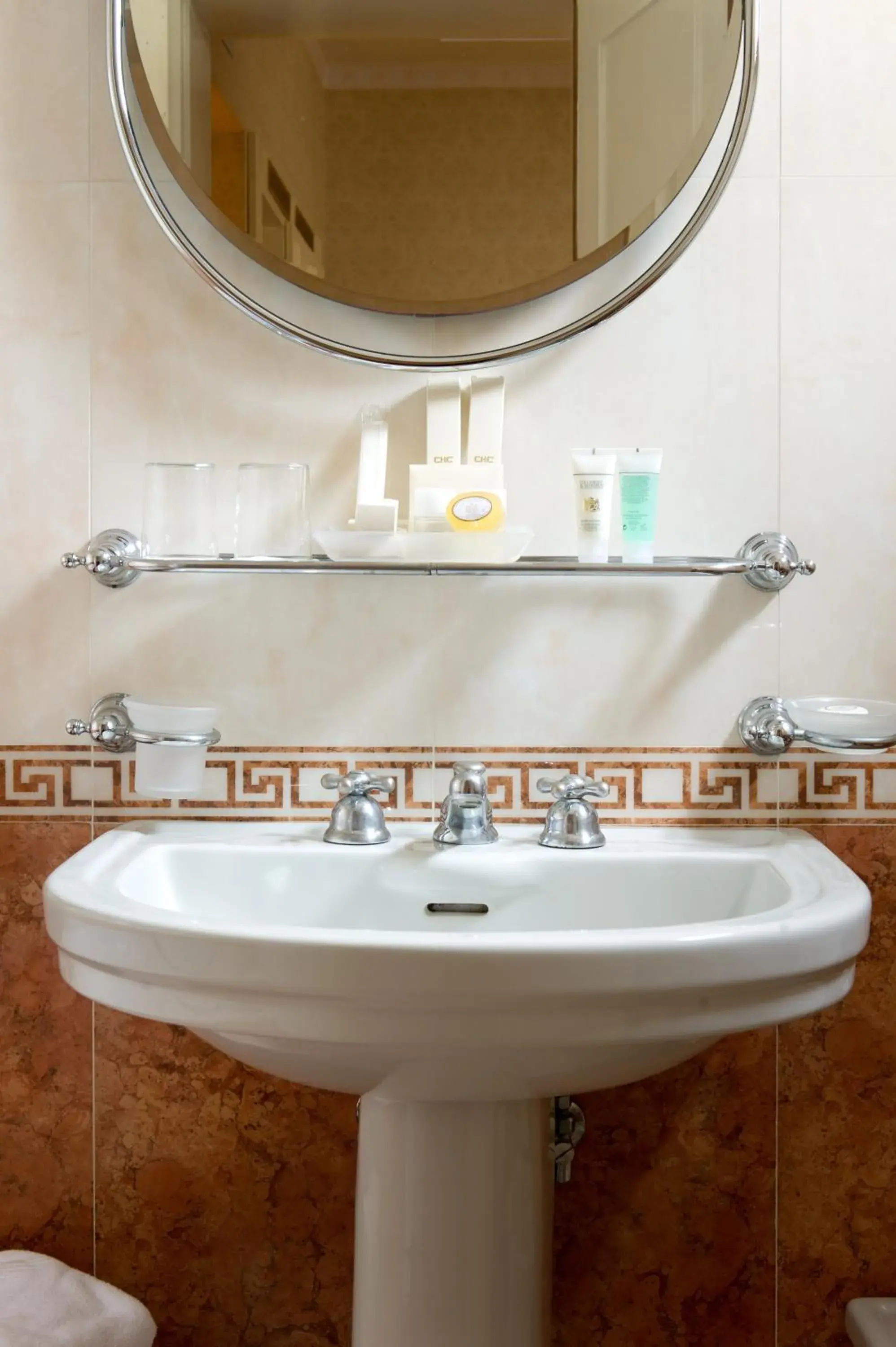 Bathroom in Hotel Carlton On The Grand Canal Bathroom in Hotel Carlton On The Grand Canal