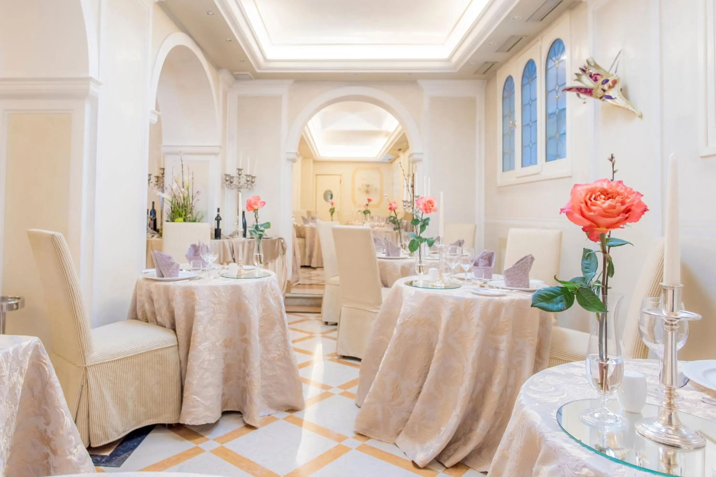 Restaurant/places to eat in Hotel Carlton On The Grand Canal