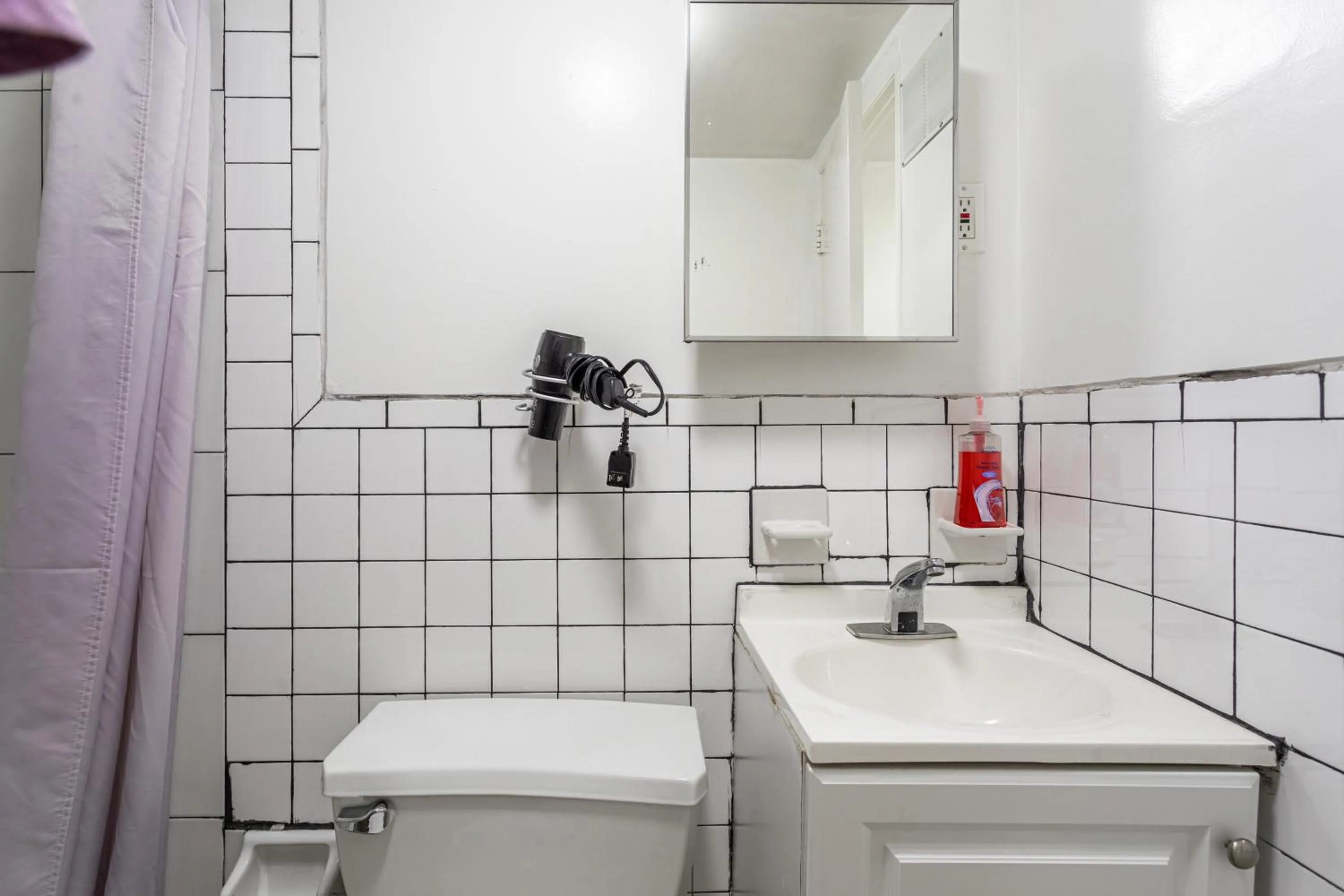 Bathroom in Best Room To Visit NYC-Subway Access