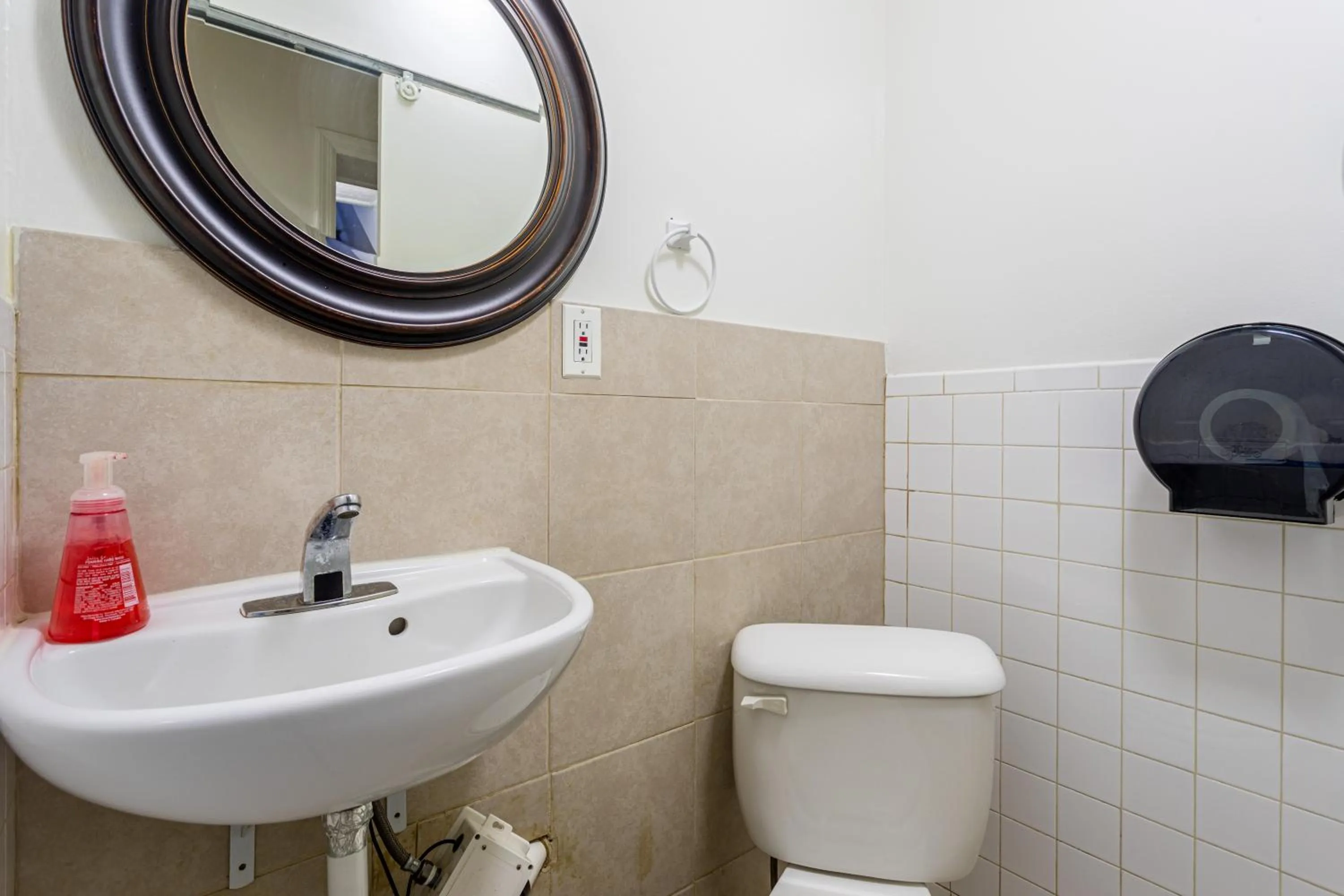 Bathroom in Best Room To Visit NYC-Subway Access