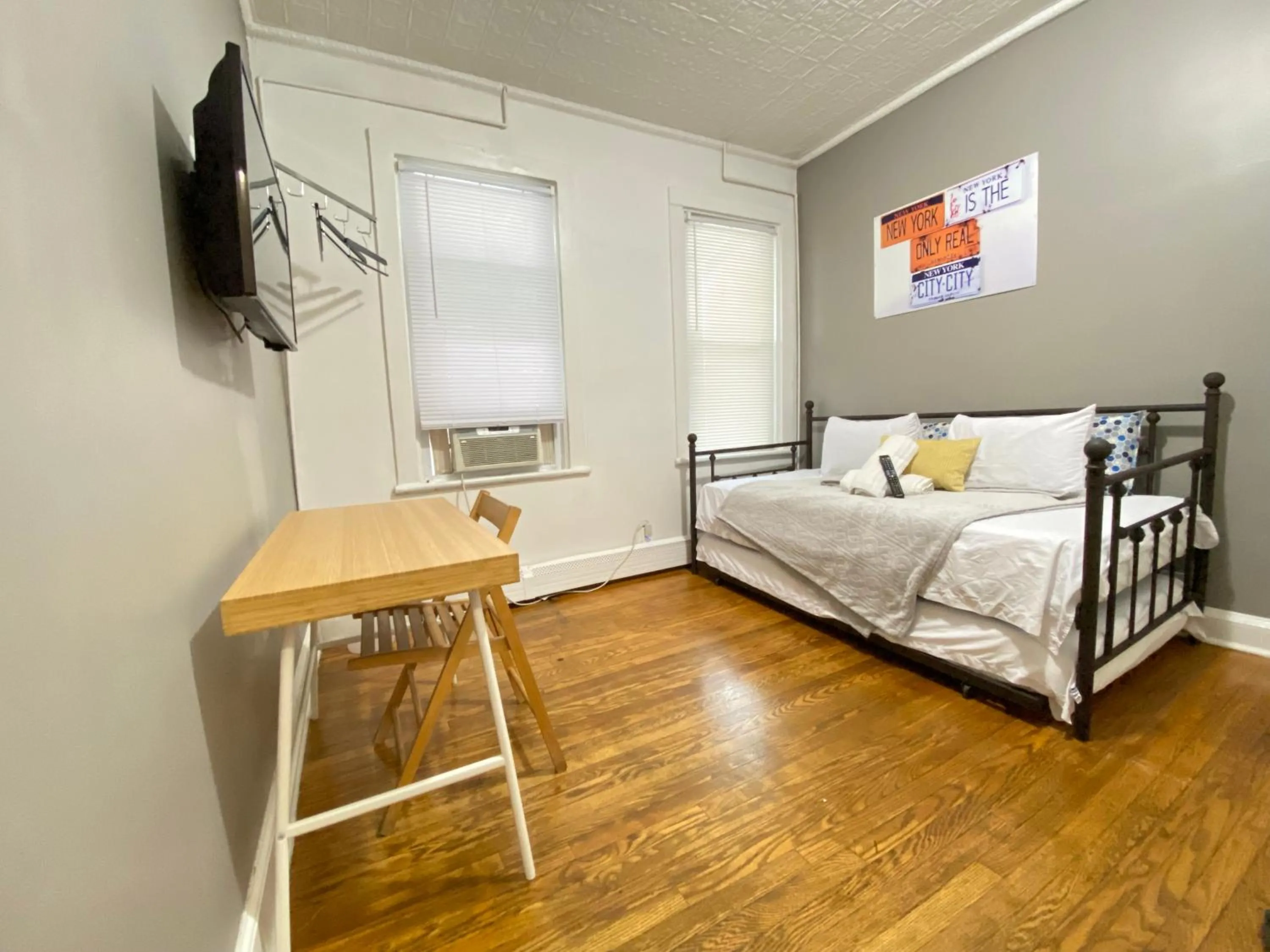 Bedroom, Bed in Best Room To Visit NYC-Subway Access