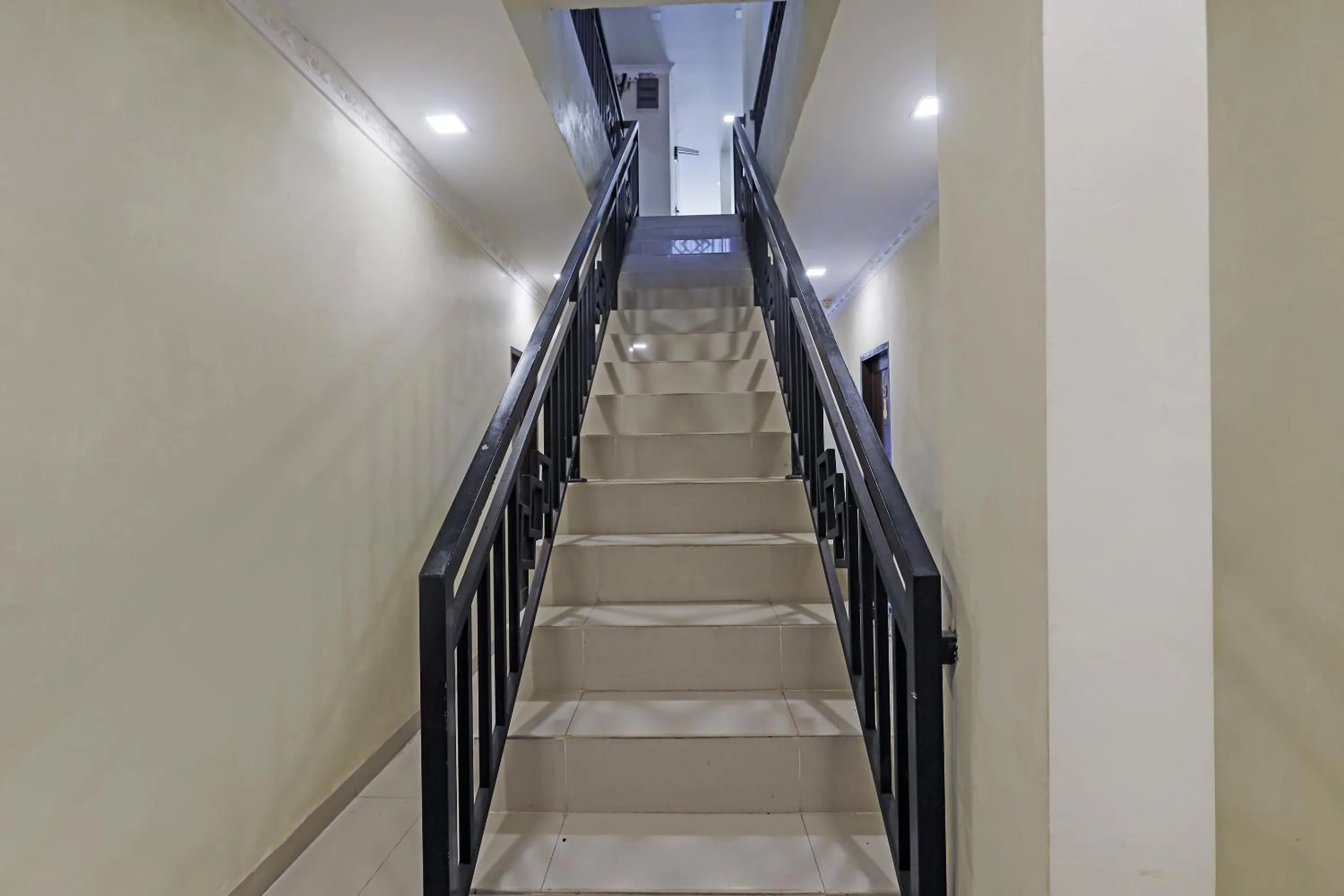 Lobby or reception in Hotel O X2 Homestay