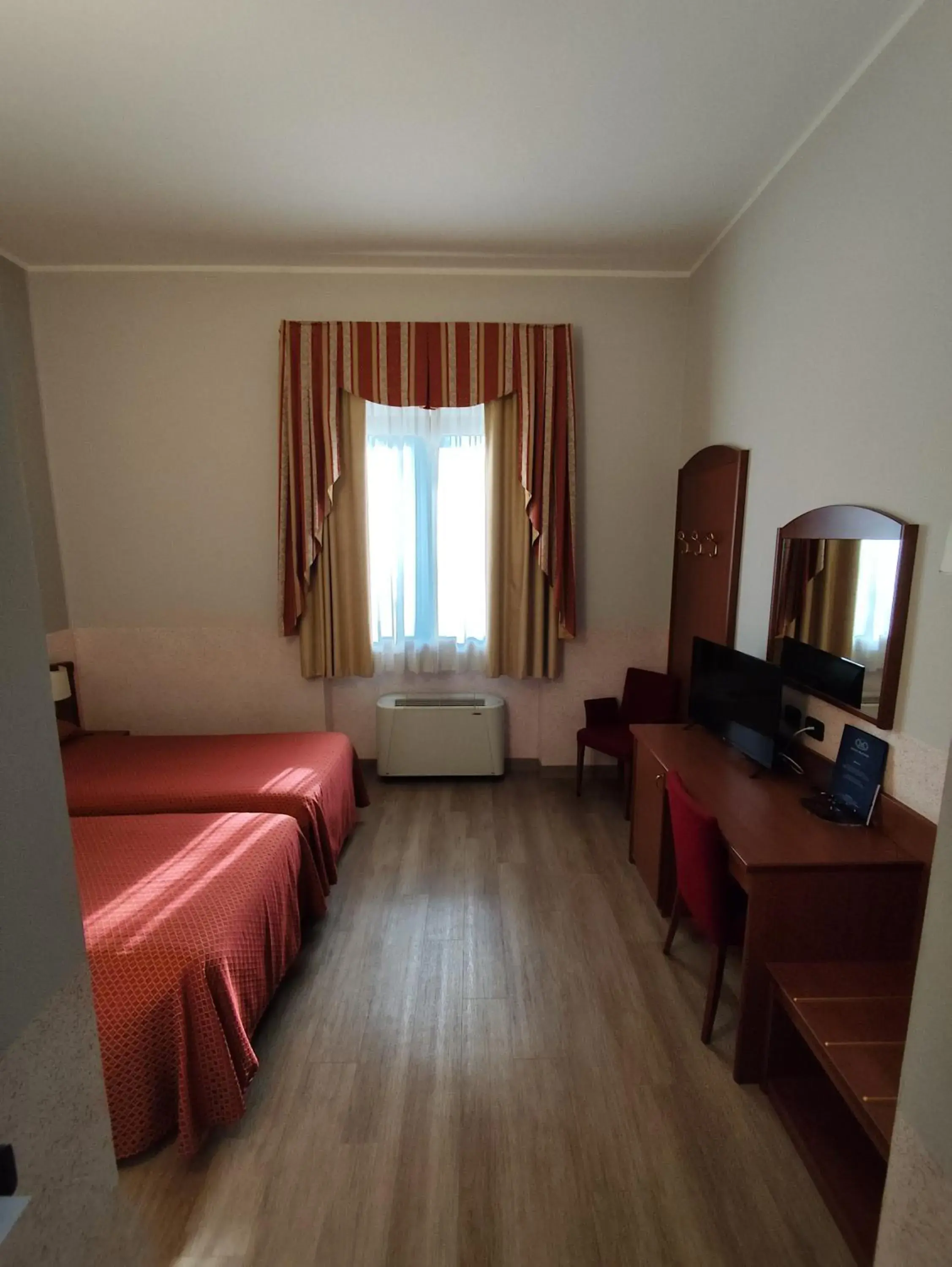 TV and multimedia, Bed in Hotel Majestic TV and multimedia, Bed in Hotel Majestic