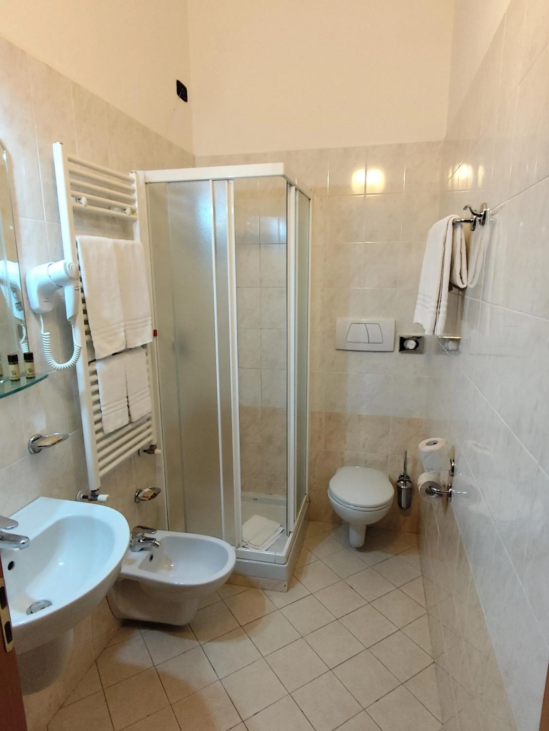 Shower in Hotel Majestic