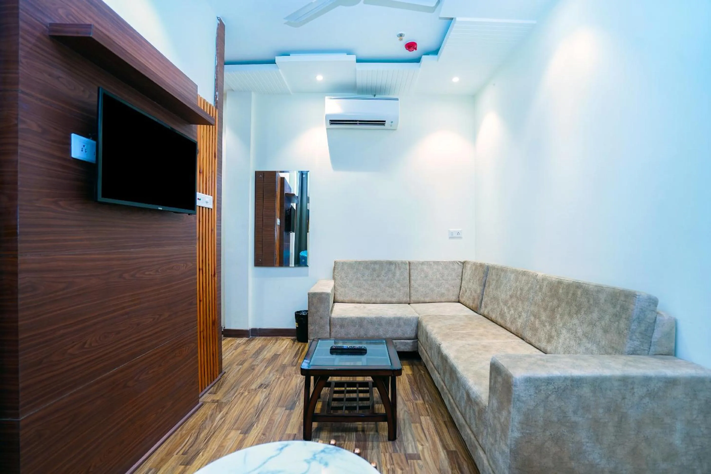 Living room in Hotel Aura Grand By Levelup Hotels